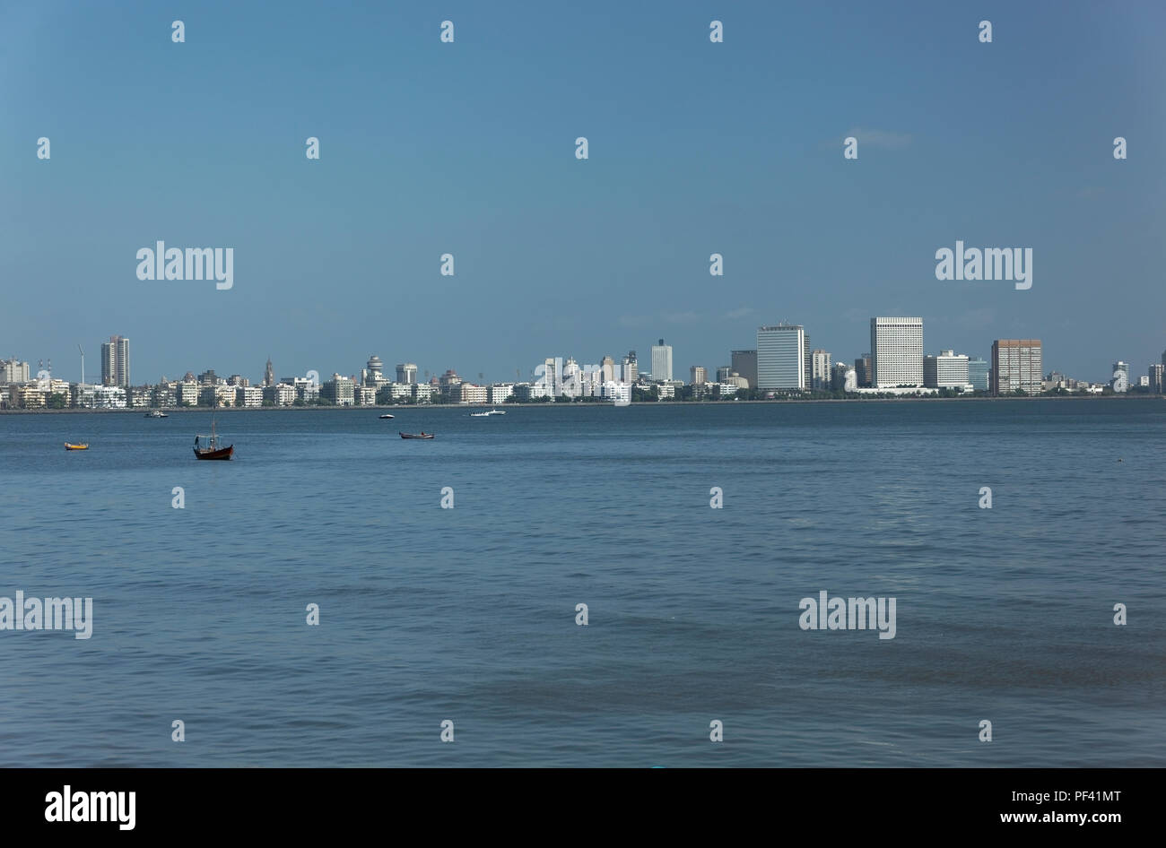 Blick auf die Skyline von Nariman Point Marine Drive, Mumbai, Maharashtra, Indien. Stockfoto