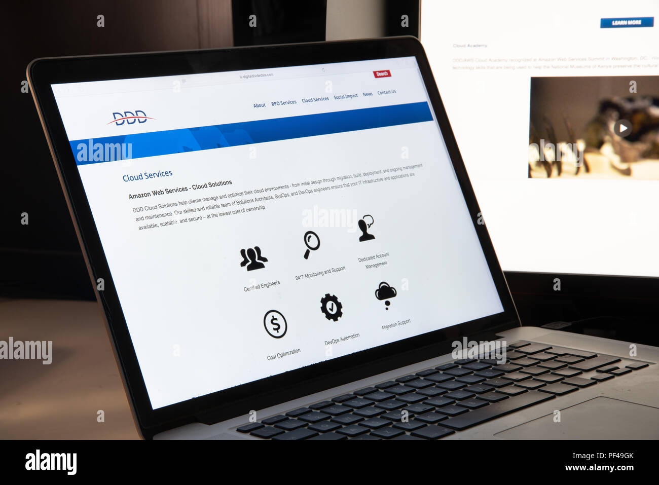 Mailand, Italien - 15 August, 2018: Digitale Daten NGO Homepage unterteilen. Digitale Kluft Daten Logo sichtbar. Stockfoto