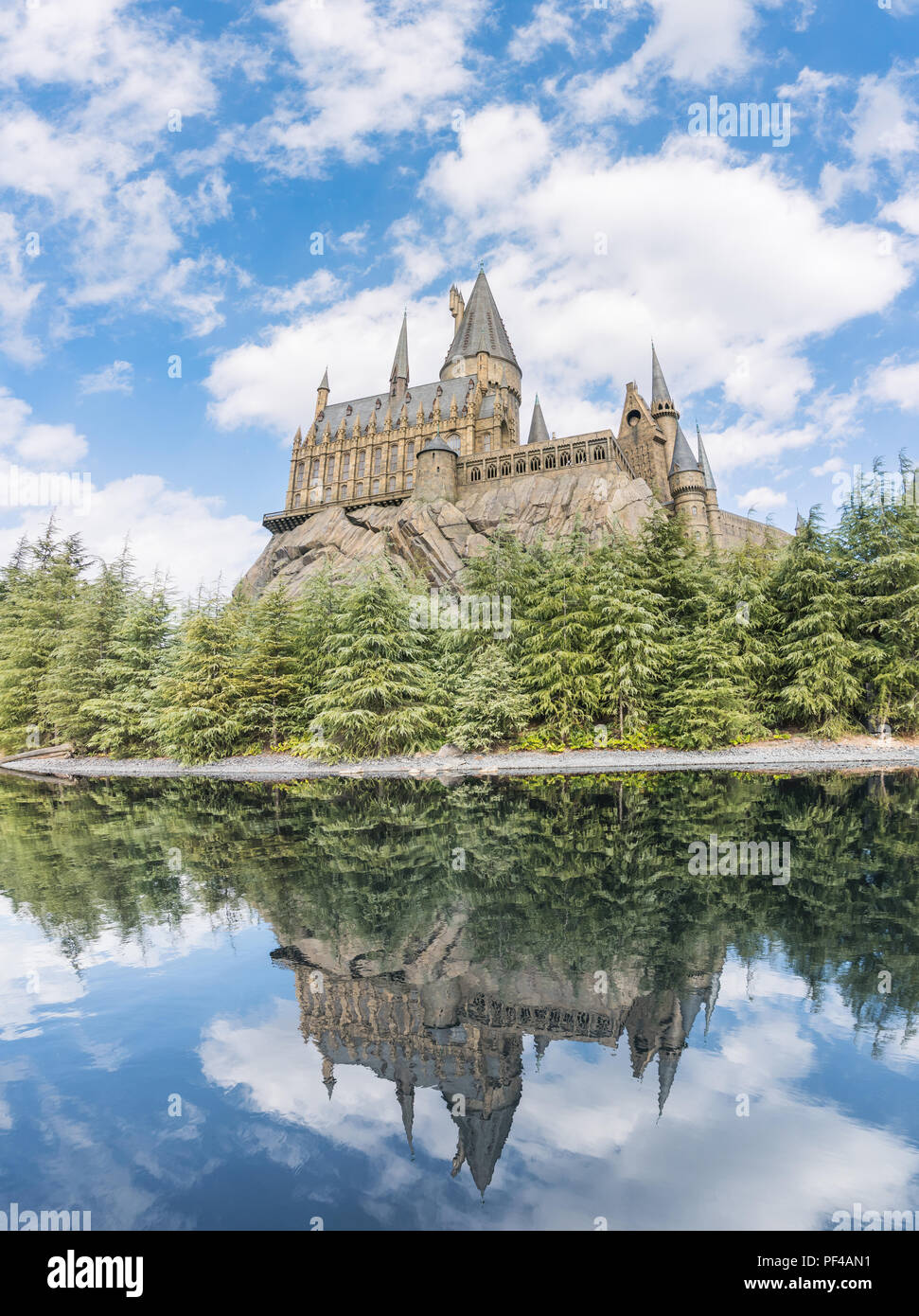 Osaka, Japan - 24.November 2017: Hogwarts schloss in der Zauberwelt von Harry Potter Zone in den Universal Studios Japan (USJ). Universal Studios Japan ist Stockfoto