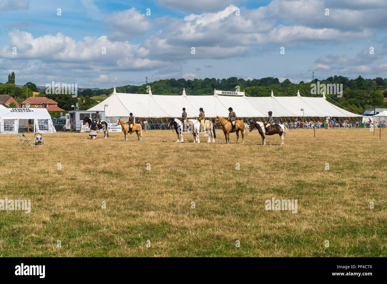 Wettbewerber auf dem Pferd und Pony Abschnitt, um den Ring, Tenbury zeigen Worcestershire UK. August 2018 Stockfoto