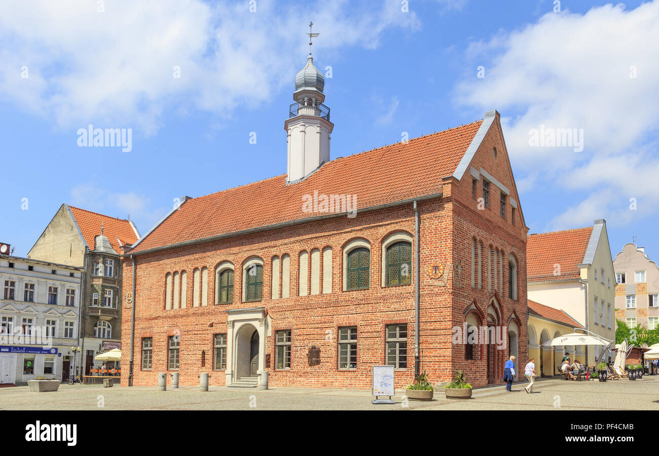 Olsztyn, Polen - spätgotischen Alten Rathaus am Marktplatz in der Altstadt. Es gibt Sonnenuhren an Wänden Stockfoto