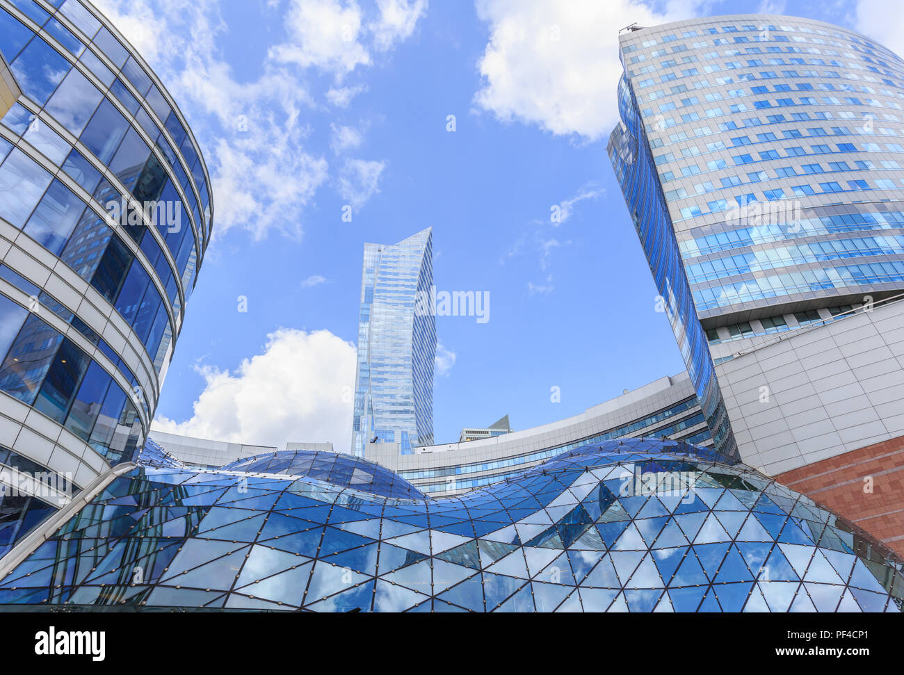 Zlote Tarasy (Goldene Terrassen) ist ein Gewerbe, Büro, & Entertainment Complex im Zentrum von Warschau, Polen, befindet sich neben dem Hauptbahnhof Statio Stockfoto