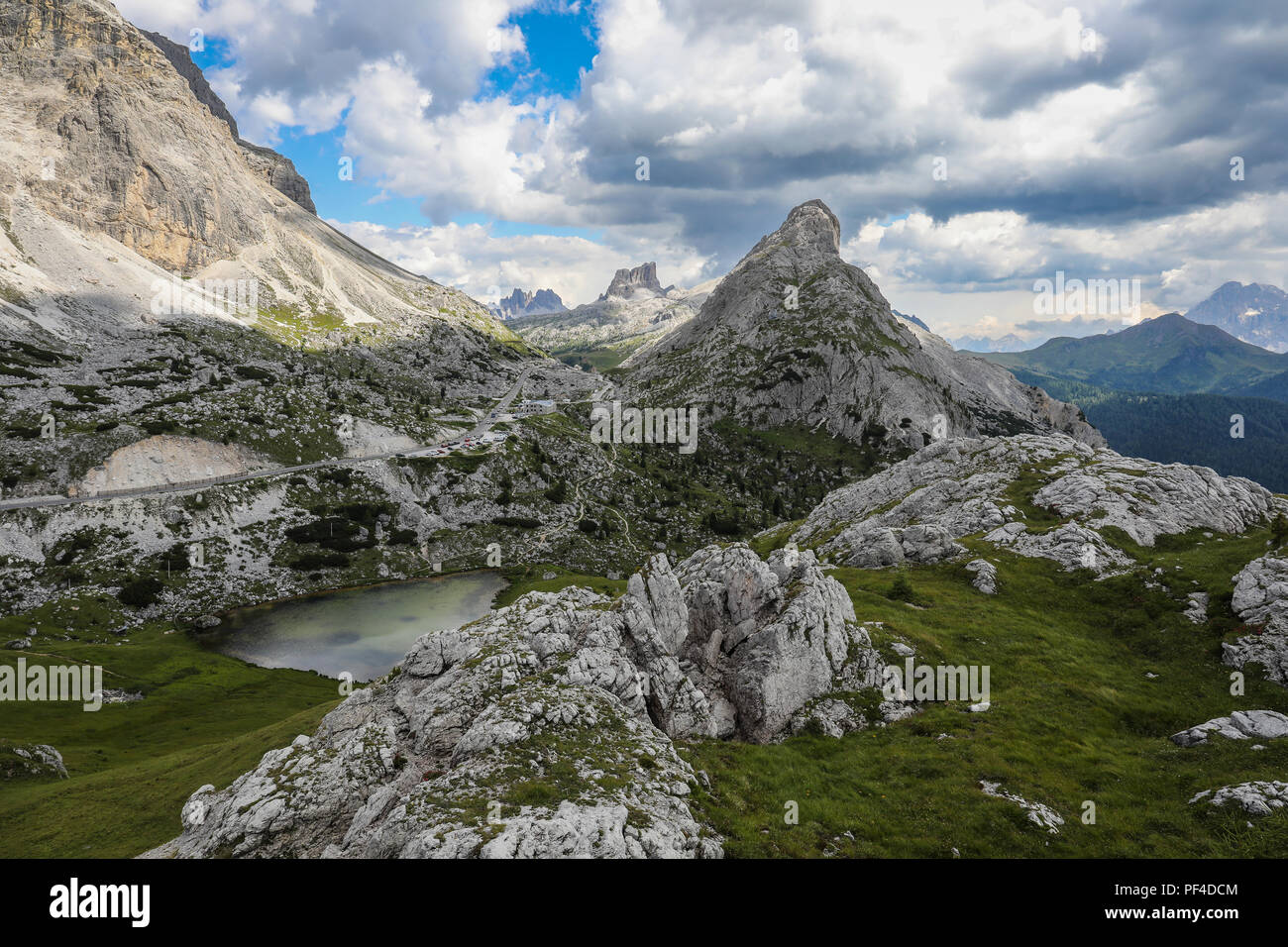 Lago di Valparola (Valparola See) in der Nähe von Passo di Valparola, Dolomiten, Italien Stockfoto
