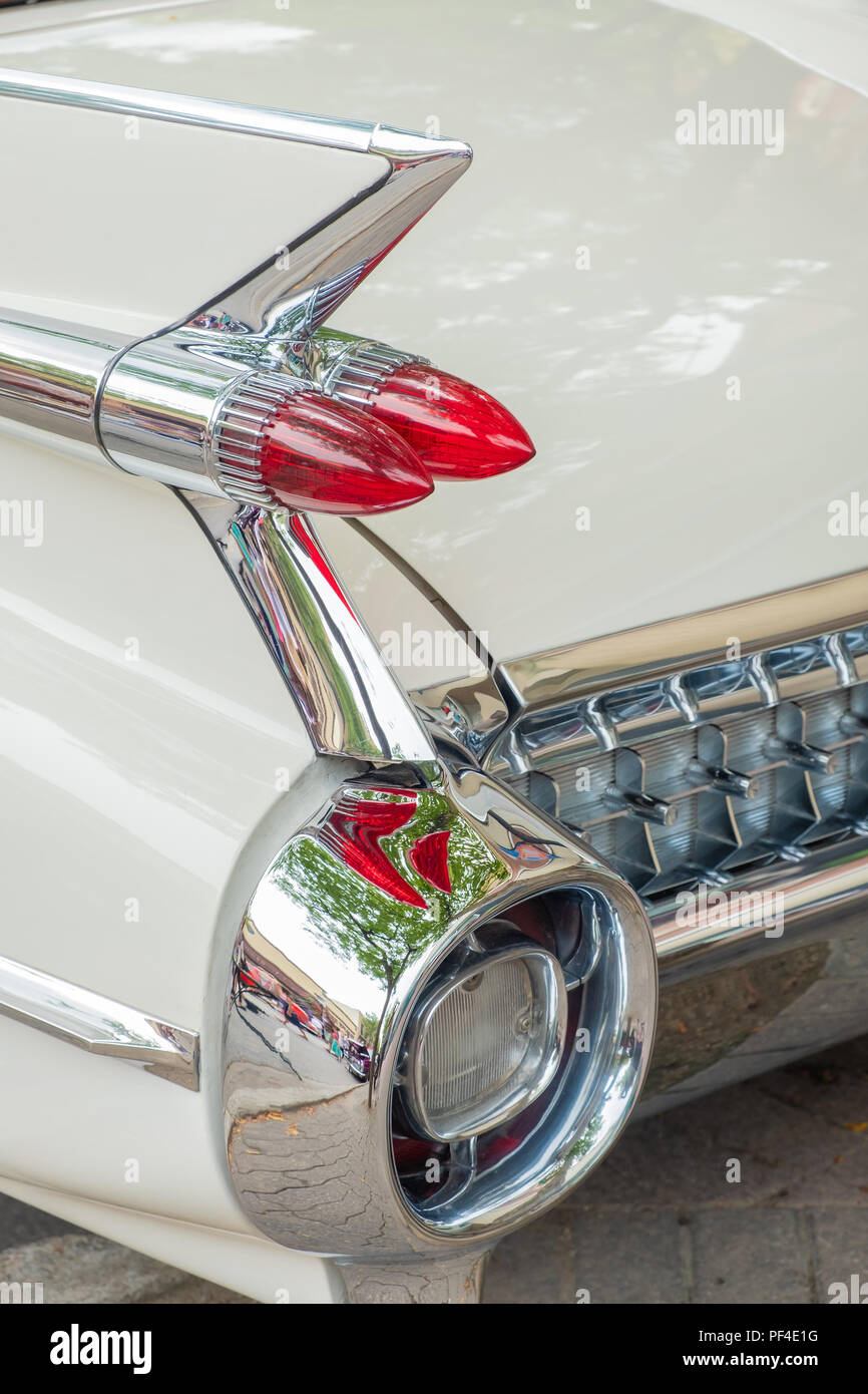 Nahaufnahme der heckflosse von einem klassischen 1959 Cadillac auf Anzeige an das Orillia Downtown Classic Car Show. Stockfoto