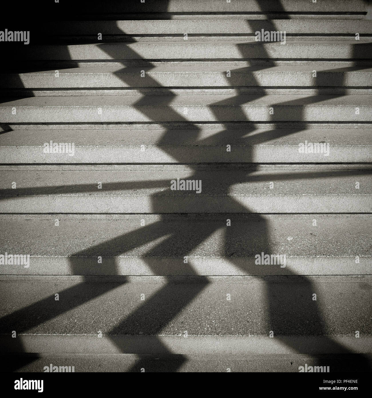 Schatten Eines Fenster Gitter Auf Den Stufen Einer Treppe
