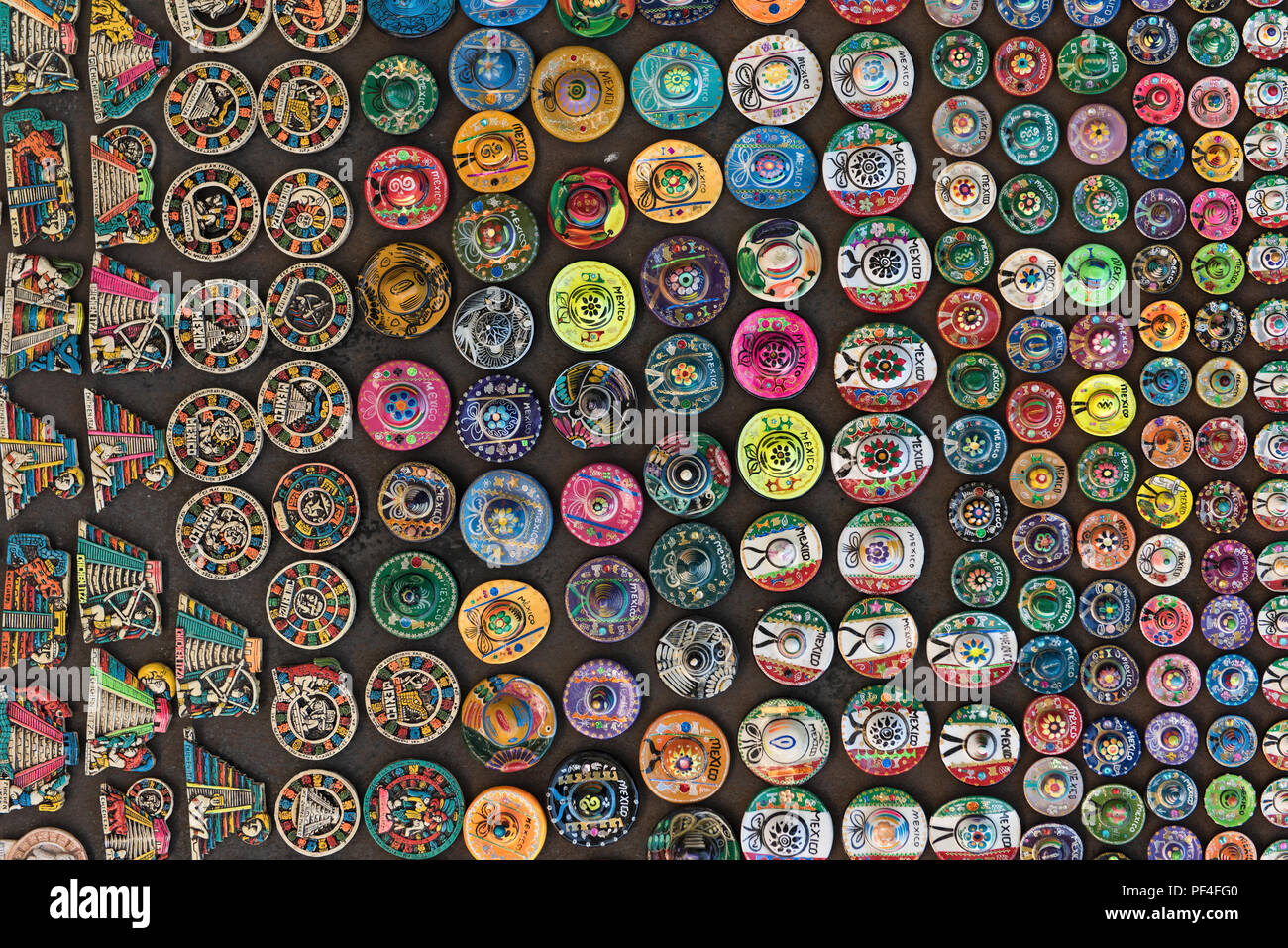Mit handgemachten, farbenfrohe mexikanische Souvenirs in Chichen Itza, Mexiko. Stockfoto