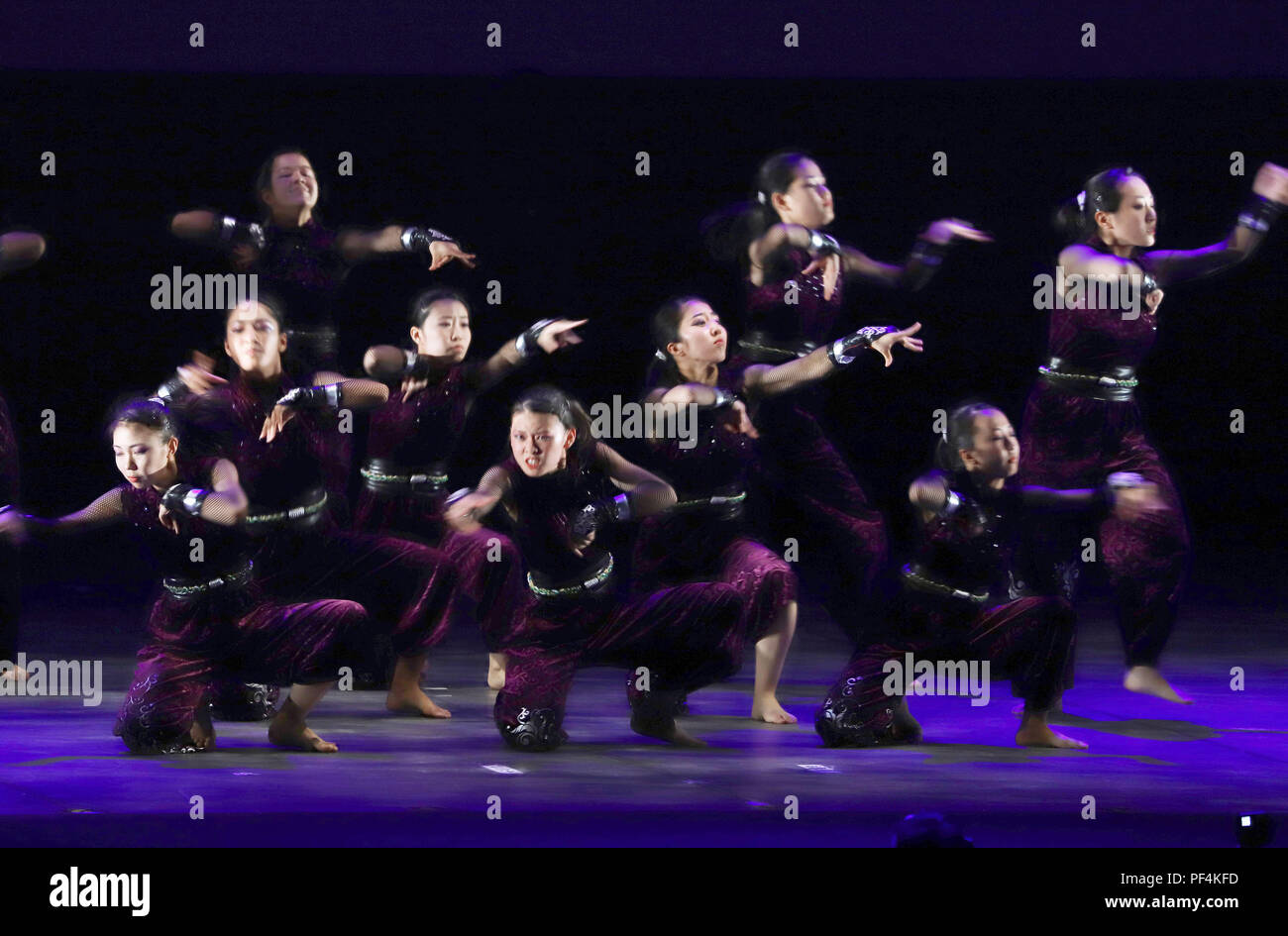 Yokohama, Japan. 17 Aug, 2018. Dance Team Mitglieder der Doshisha Kori High School von Osaka tanzen im Japan High School Tanz Meisterschaften durchführen 'Tanz Stadion' in Yokohama, Suburban Tokio am Freitag, 17. August 2018. Doshisha Kori gewann die große Klasse der Meisterschaften. Credit: Yoshio Tsunoda/LBA/Alamy leben Nachrichten Stockfoto