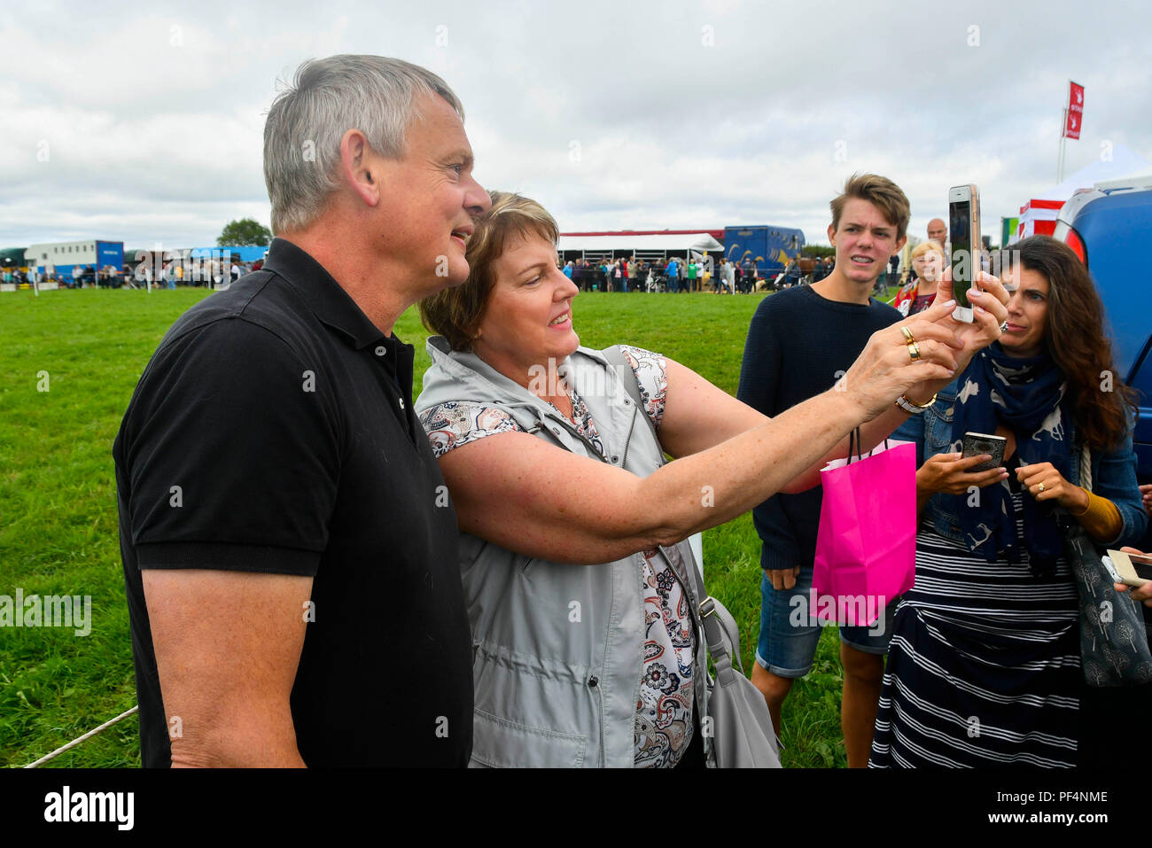 Beaminster, Dorset, Großbritannien. 19. August 2018. UK Wetter. Schauspieler Martin Clunes an Buckham Messe in Beaminster, Dorset. Foto: Graham Jagd-/Alamy leben Nachrichten Stockfoto