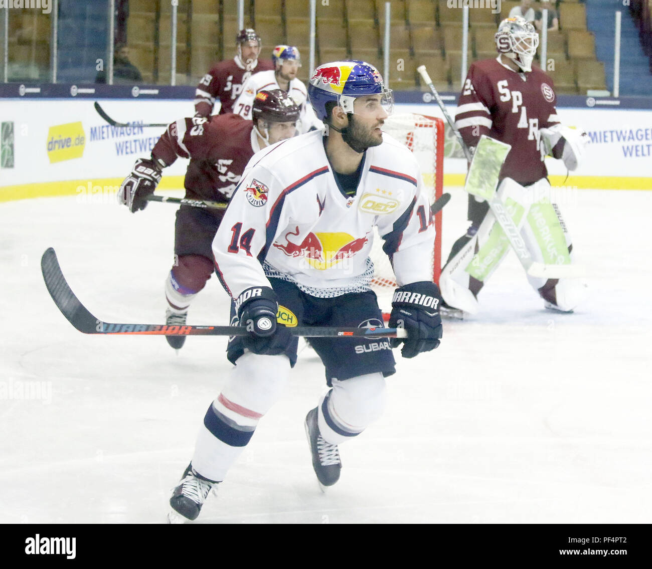 Garmisch-partenkirchen, Deutschland. 18. August 2018. Justin SHUGG (München), Eishockey, Vorbereitung Turnier Red Bulls Salute 2018 Sparta Prag vs Red Bull München. Olympia Eishalle, Garmisch-Patenkirchen, Germaany,. die Teams von Prag und München für den dritten Platz in diesem traditionellen Turnier Credit spielen: Wolfgang Fehrmann/ZUMA Draht/Alamy leben Nachrichten Stockfoto