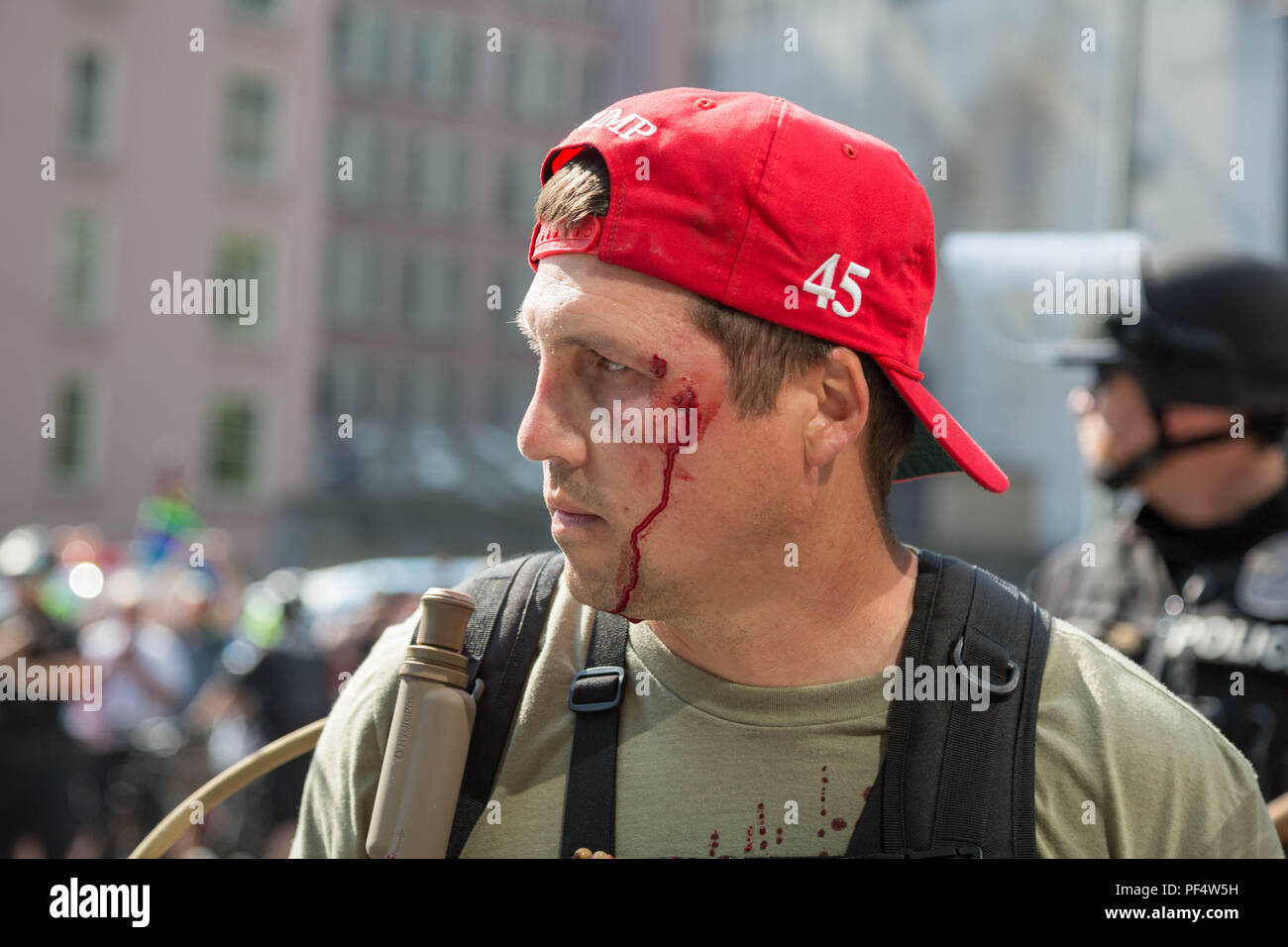 Seattle, WA, USA. 18 August, 2018. Ein pro Waffe Unterstützer, der von einem unbekannten Objekt wo pro Gewehr und Pistole Unterstützer, denen sie verletzt. Credit: Maria S. Alamy Leben Nachrichten. Stockfoto