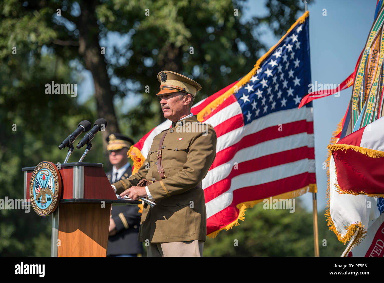 Allgemein Der Armeen John Pershing Re Enactor Chas Rittenhouse Liest