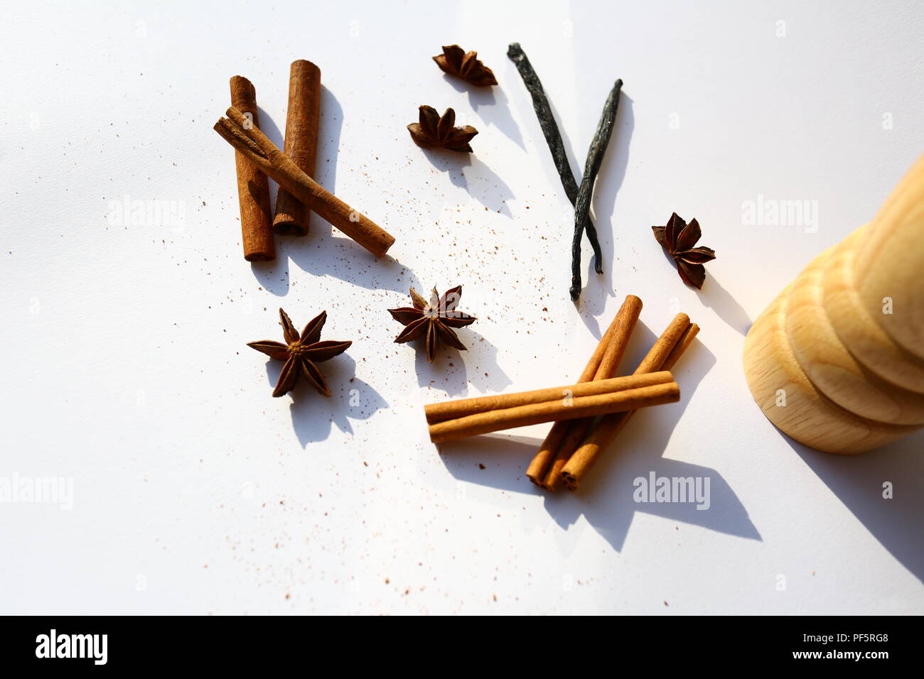 Weihnachten Gewürze: Anis, Zimt, Vanille Stockfoto