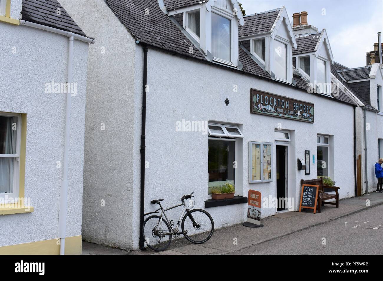 Plockton Ufer und Coffee Shop, Plockton Dorf, die schottischen Highlands, Schottland Stockfoto