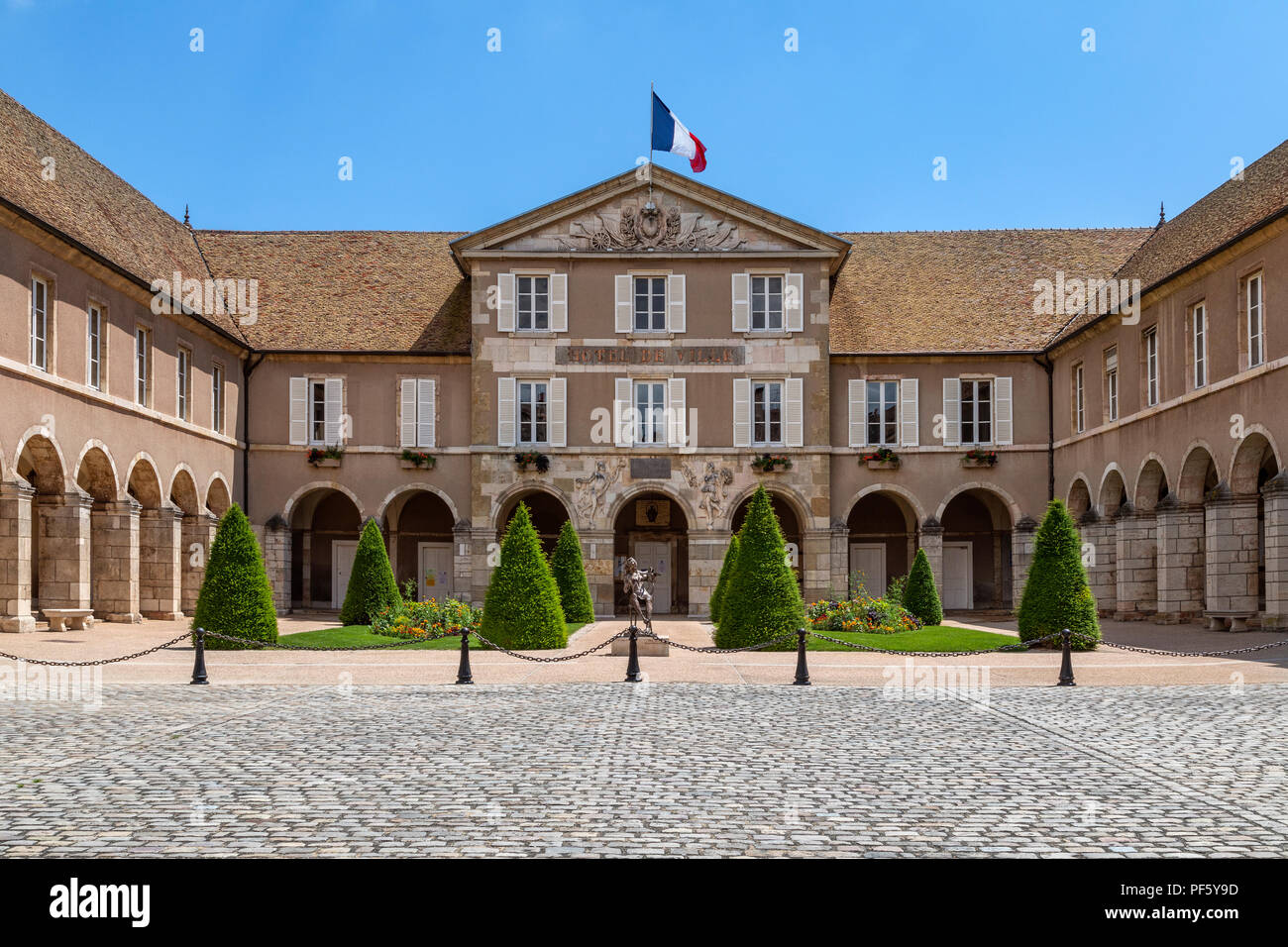 Das Hotel de Ville (Rathaus) in der Stadt Beaune in der Region Burgund in Frankreich. Stockfoto