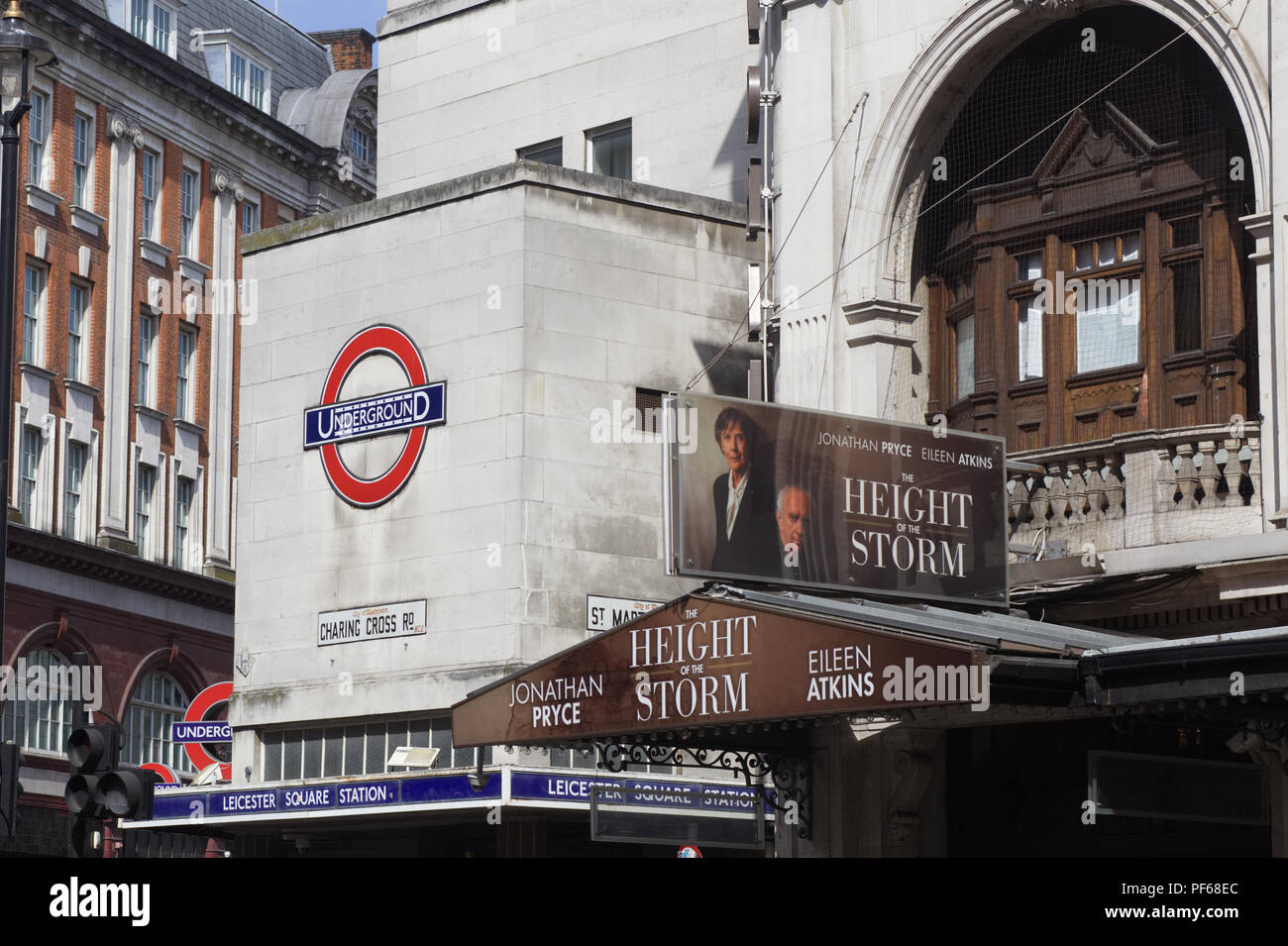 Leicester Square underground und der Werbung für die Höhe der Sturm, London Stockfoto