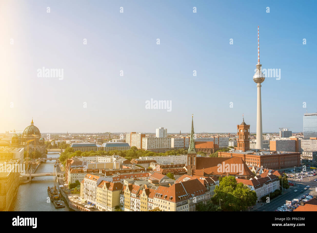 Berliner Skyline Antenne mit Fernsehturm und Berliner Dom - Stockfoto