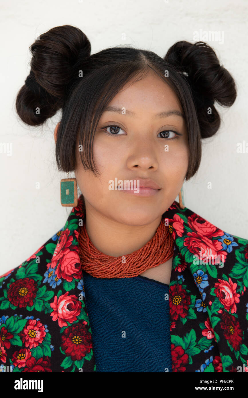 Junge Hopi Maiden an Santa Fe indischen Markt Stockfoto