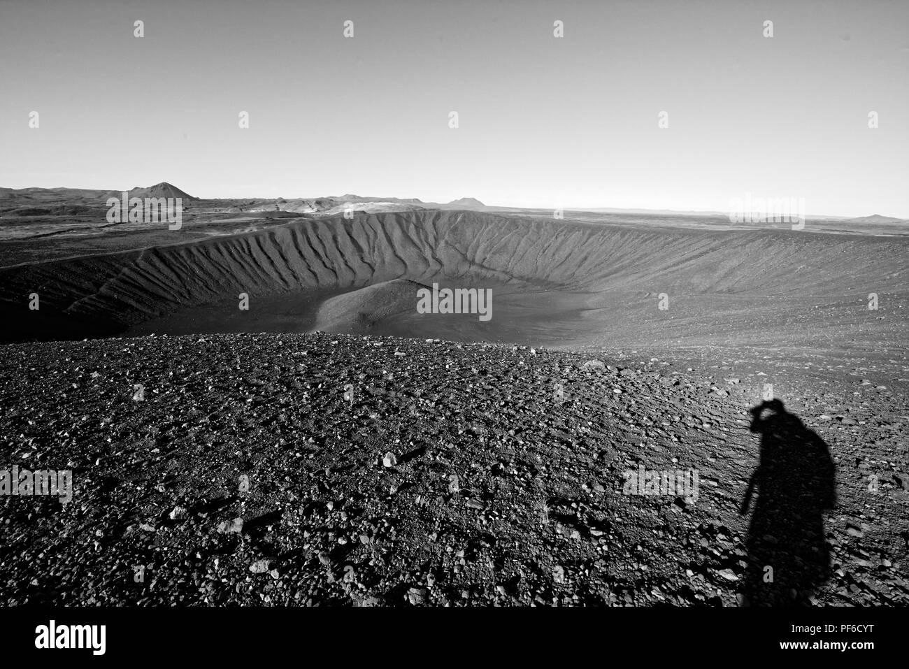 Vulkankrater Hverfjall nahe See Mývatn in Island, einer der größten vulkanischen Krater der Welt mit Durchmesser von fast 800m an der Spitze Stockfoto