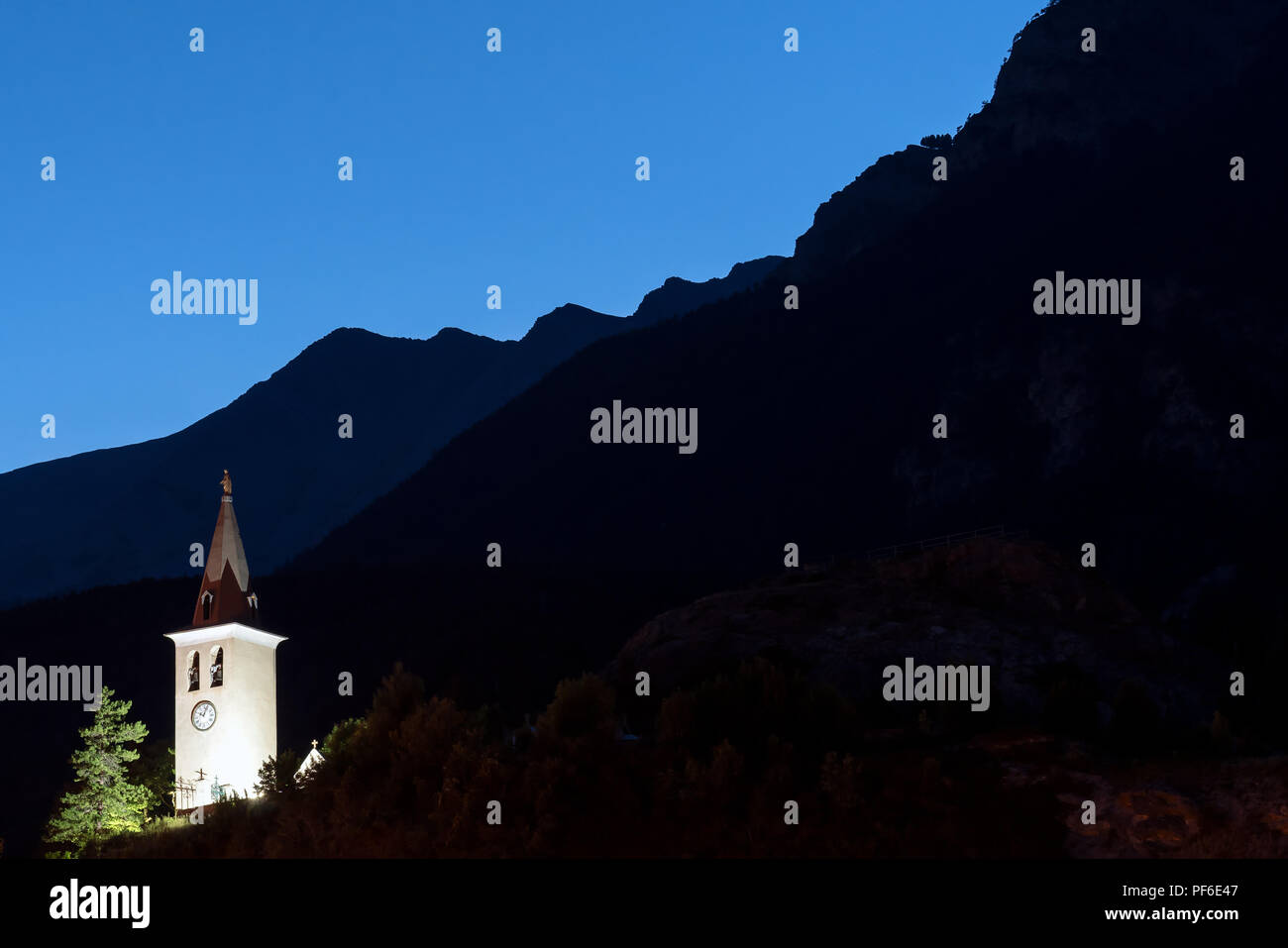 Kirchturm der Kirche in Allos, Frankreich, Europa, EU Stockfoto