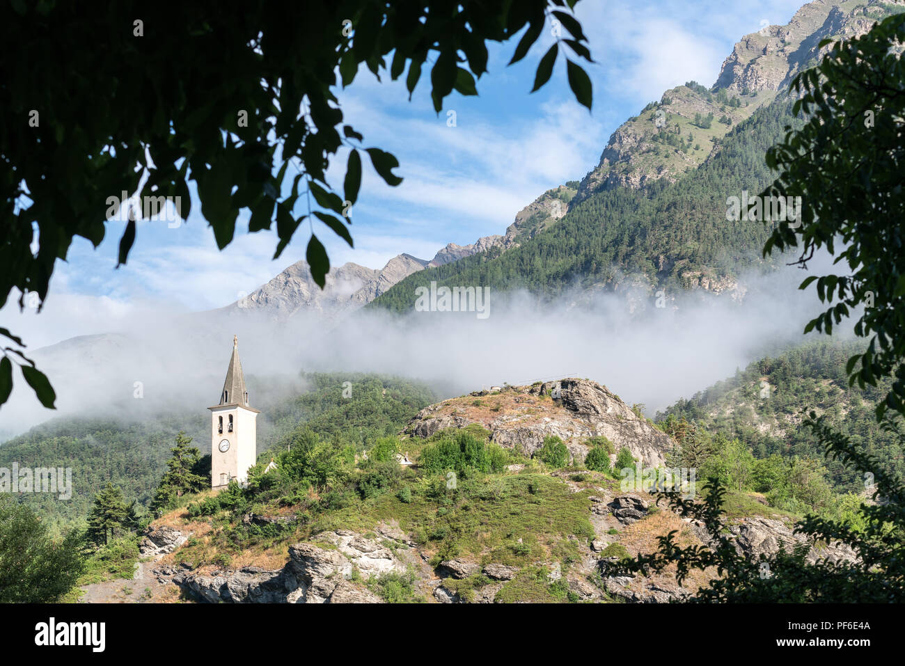 Kirchturm der Kirche in Allos, Frankreich, Europa, EU Stockfoto