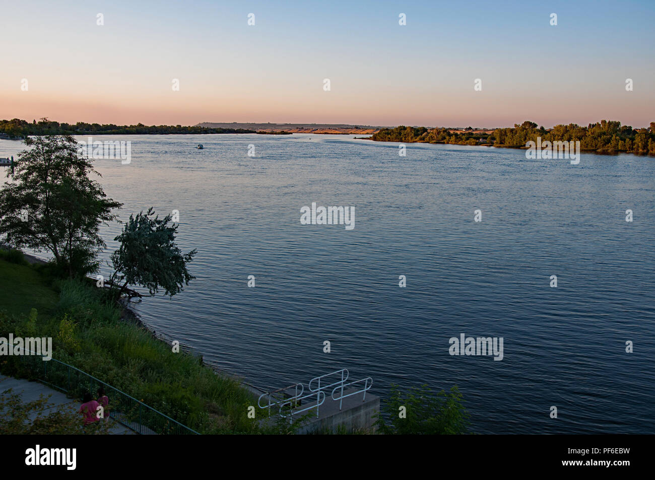 Landschaft des Columbia River im Staat Washington in der Tri-Cities Region von Richland, Washington. Stockfoto