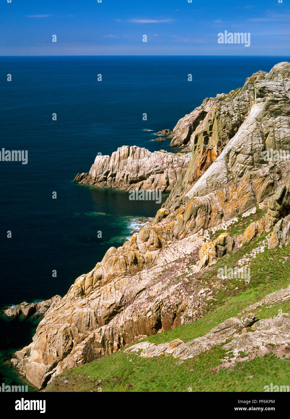 Devil's Slide, Lundy Island, Devon, England, UK. Steile, glatte Folie berühmt mit Kletterer. Angeblich die längste Granitplatte in Großbritannien. Stockfoto