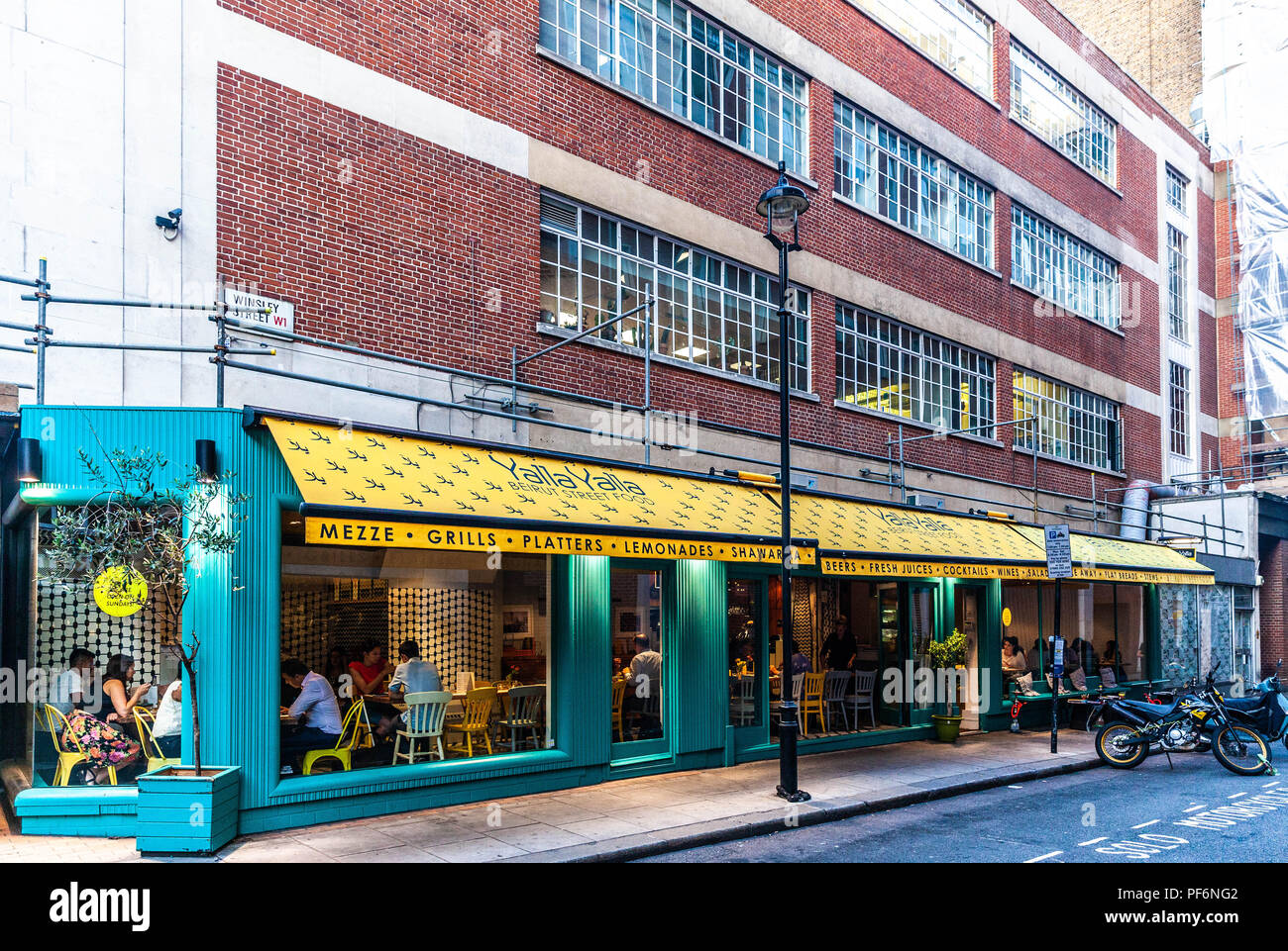 Yalla Yalla libanesisches Restaurant, Winslet Street, Westminster, London, W1W, England, UK. Stockfoto