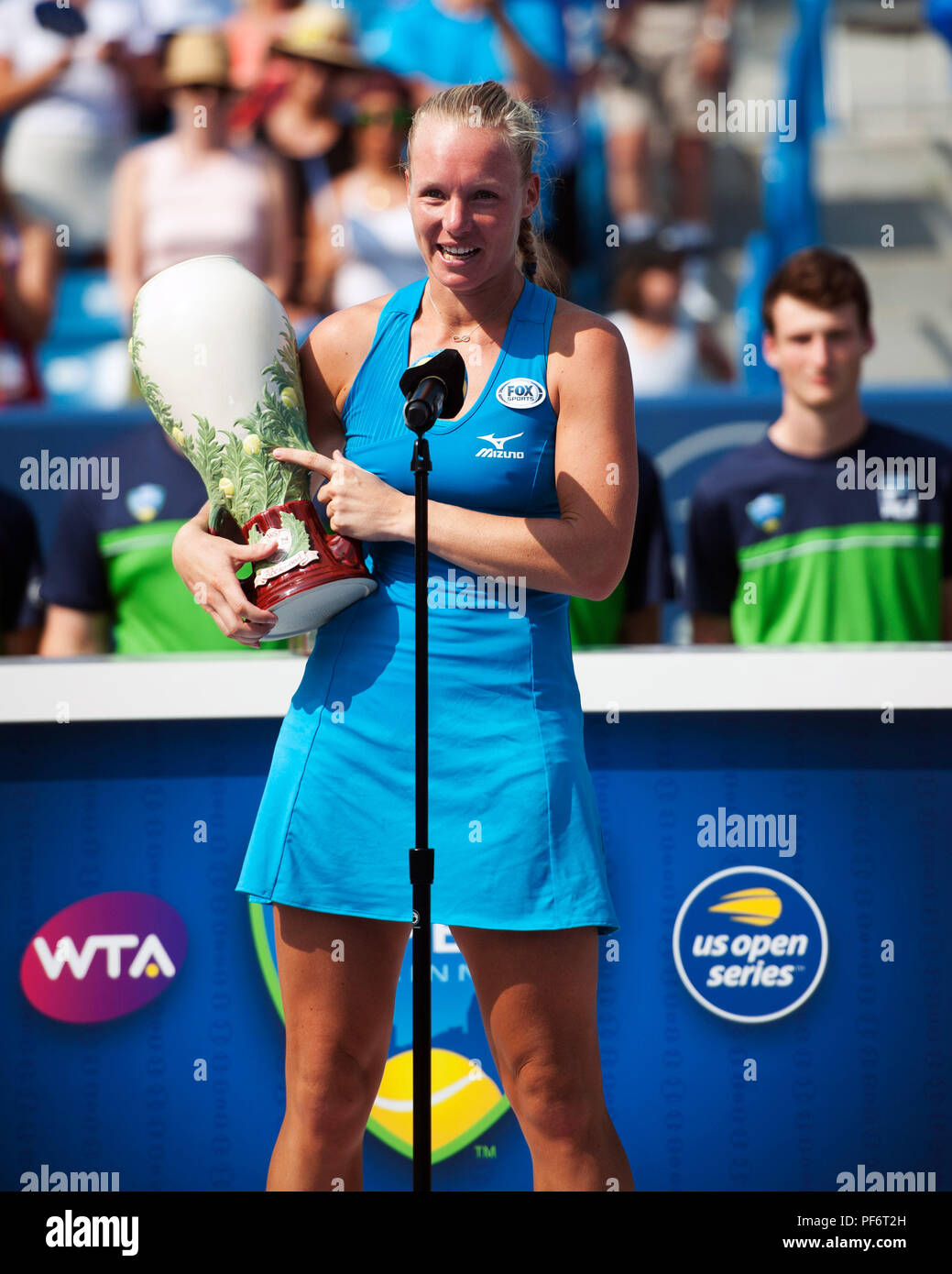 Mason, Ohio, USA. August 19, 2018: Kiki Bartens (NED) Adressen der Gast auf Ihrem ersten Western Southern öffnen, Mason, Ohio, USA gewinnen. Brent Clark/Alamy leben Nachrichten Stockfoto