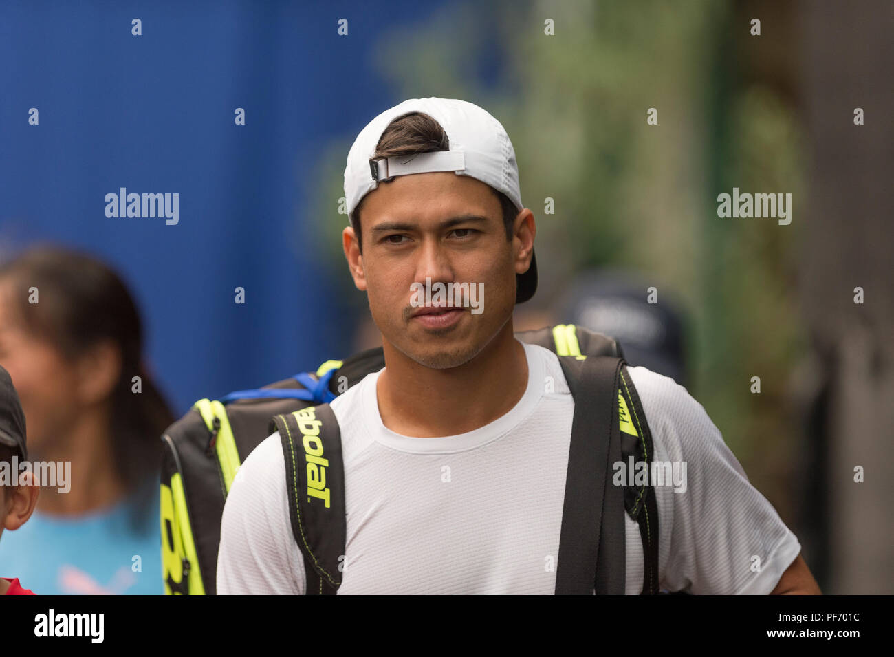 West Vancouver, Kanada. 19. August 2018. West Vancouver, Kanada. 19. August 2018. Jason Kubler von Australien, betritt den Center Court für die ATP Challenger Tour Mens Singles Finale gegen Daniel Evans von Großbritannien. Odlum Braun VanOpen. Hollyburn Country Club. © Gerry Rousseau/Alamy leben Nachrichten Stockfoto