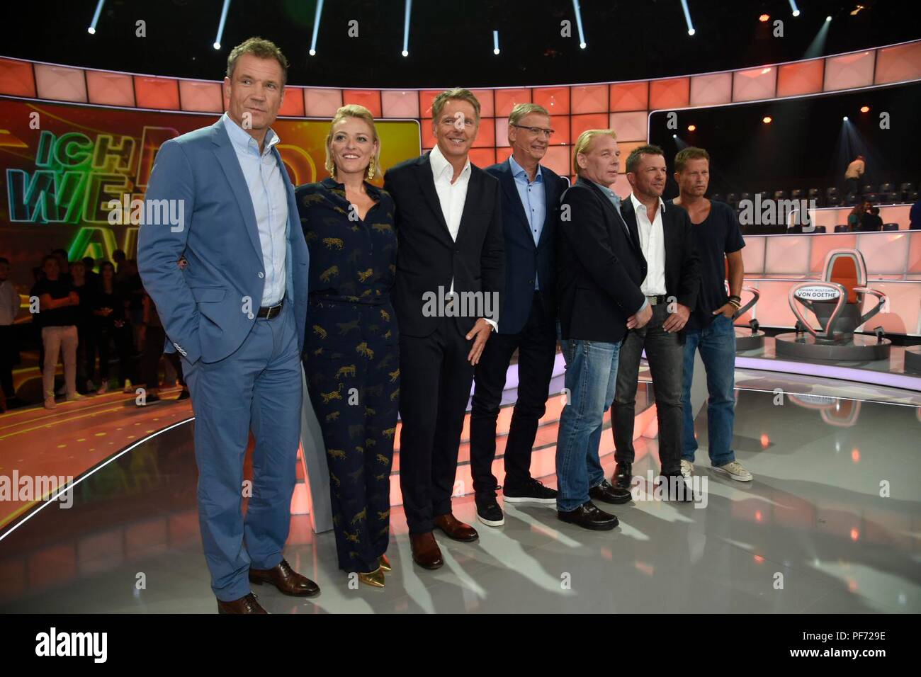 Köln, Deutschland. 18 Aug, 2018. Von links: Armin Assinger, Österreich, Moderator, Susanne KURZ, in der Schweiz, Moderator, Jörg Pilawa, Jörg, Deutschland, Moderator, Günter Jauch, Gunter, Deutschland, Moderator, Ben Becker, Deutschland, Schauspieler, Lothar Matthaeus, Matthaus, Deutschland, ehem Fußballspieler, Til Schweiger, Deutschland, Schauspieler, Gast der Show "Ich weiss alles" (ARD, NDR, BR, SRF, ORF), TV-Programm, aufgezeichnet am 18.08.2018 in Köln | Verwendung der weltweiten Kredit: dpa/Alamy leben Nachrichten Stockfoto