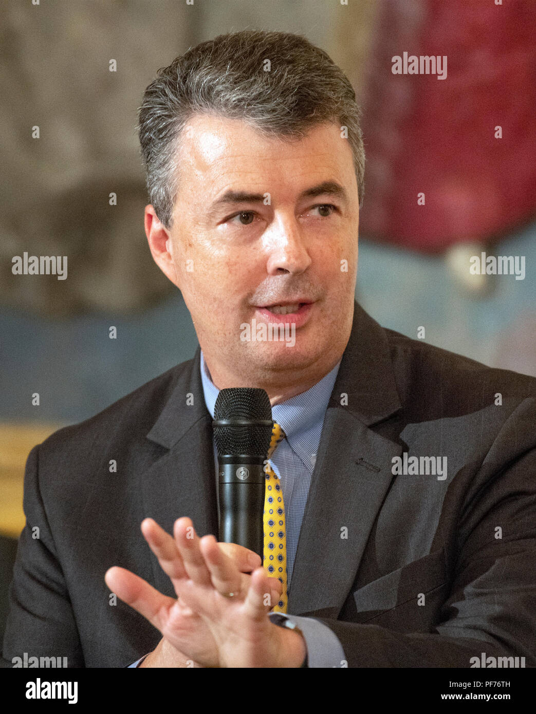 Attorney General Steve Marshall (Republikaner von Alabama) spricht auf einem Panel auf einer Veranstaltung von uns Präsident Donald J. Trumpf hosted betitelt 'Salute, um die Helden der Einwanderungs- und Zollbehörden und Zoll- und Grenzschutz' im East Room des Weißen Hauses in Washington, DC am Montag, 20. August 2018. Credit: Ron Sachs/CNP | Verwendung weltweit Stockfoto