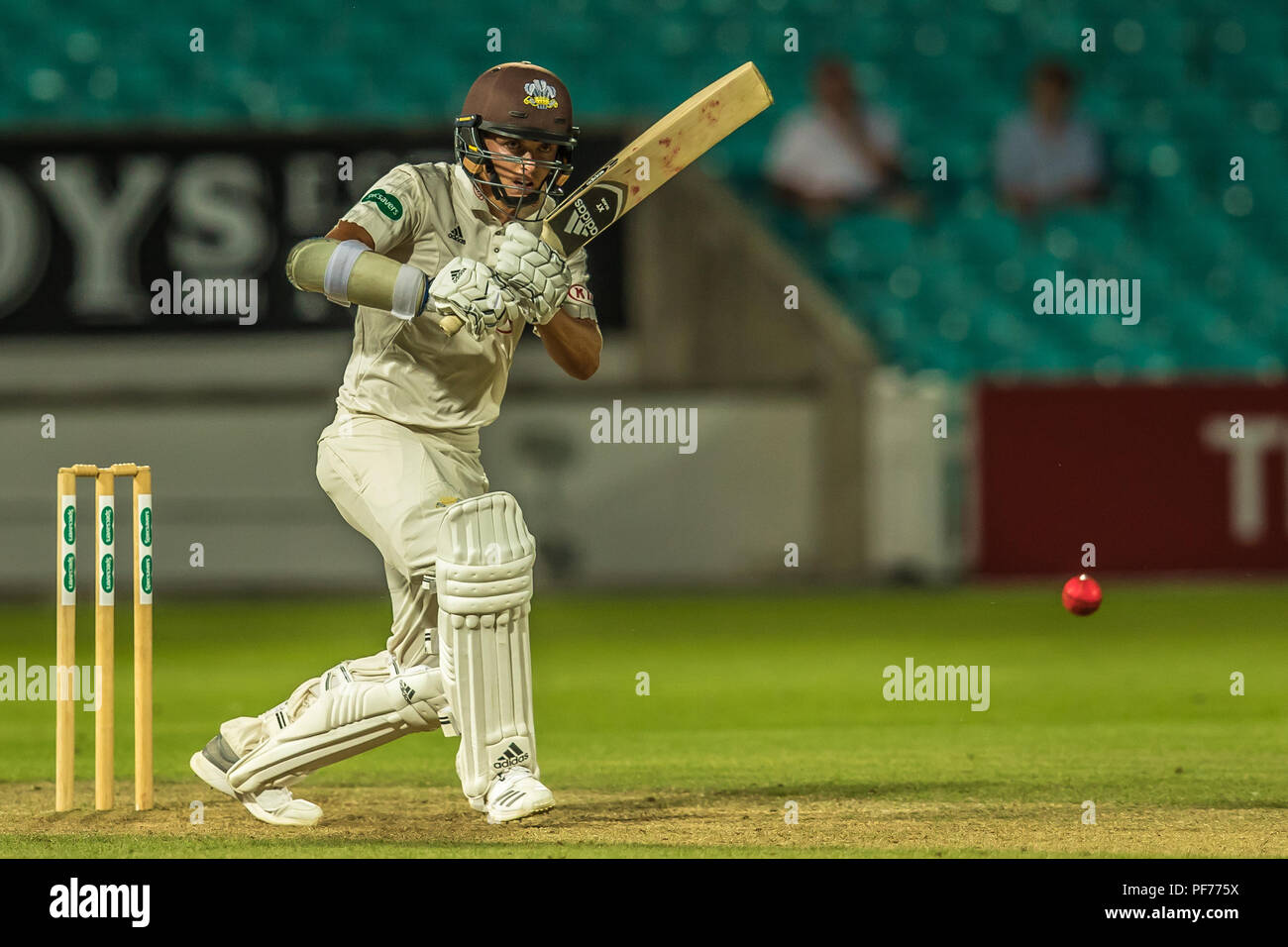 London, Großbritannien. 20. August 2018. Sam Currran schlagen für Surrey gegen Lancashire an Tag zwei des Specsavers County Championship Game am Oval. David Rowe/Alamy Leben Nachrichten. Stockfoto