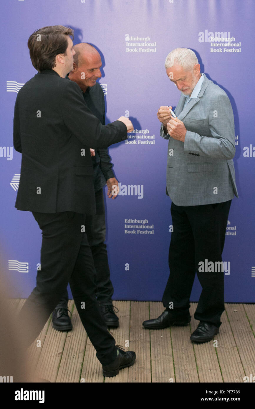 Edinburgh, Schottland, Großbritannien. 20 Aug, 2018. Labour-führer Jeremy Corbyn Debatten mit ex - der griechische Finanzminister Yanis Varoufakis in Edinburgh Book Festival 2018. Credit: Brian Wilson/Alamy leben Nachrichten Stockfoto Edinburgh, Schottland, Großbritannien. 20 Aug, 2018. Labour-führer Jeremy Corbyn Debatten mit ex - der griechische Finanzminister Yanis Varoufakis in Edinburgh Book Festival 2018. Credit: Brian Wilson/Alamy leben Nachrichten Stockfoto
