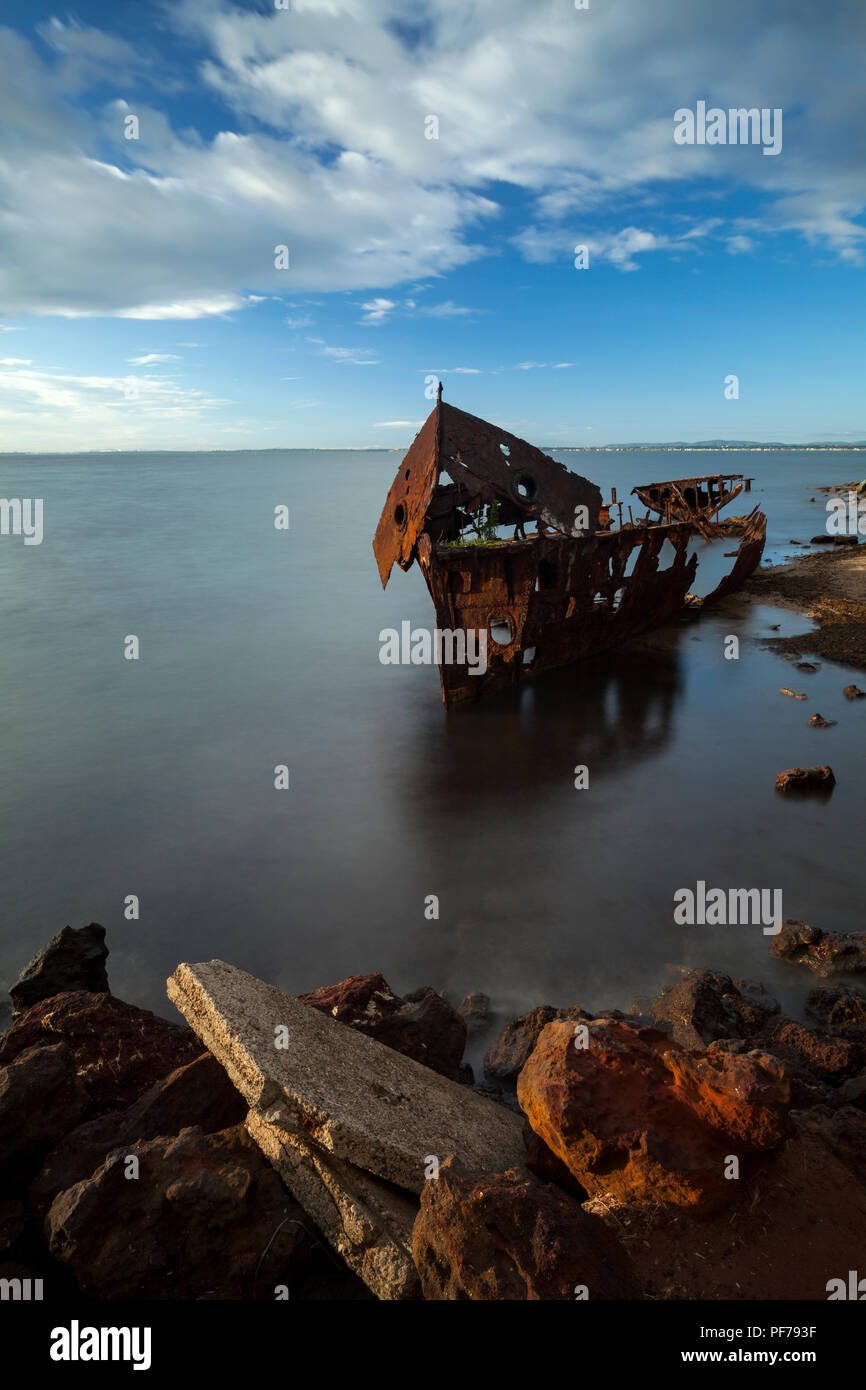 Das Wrack des HQMS Guyundah in Redcliffe, Queensland, Australien. Stockfoto