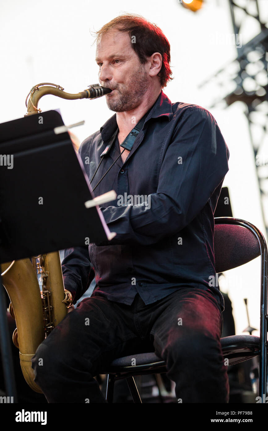 Jazz à Juan Festival 2018 - Tag 8 - Auftritte mit: Biréli Lagrène & Charlier/Sourisse Big Band Wo: Juan-les-Pins, Antibes, Frankreich Wann: 19 Jun 2018 Credit: Marta Szczesniak/WENN.com Stockfoto