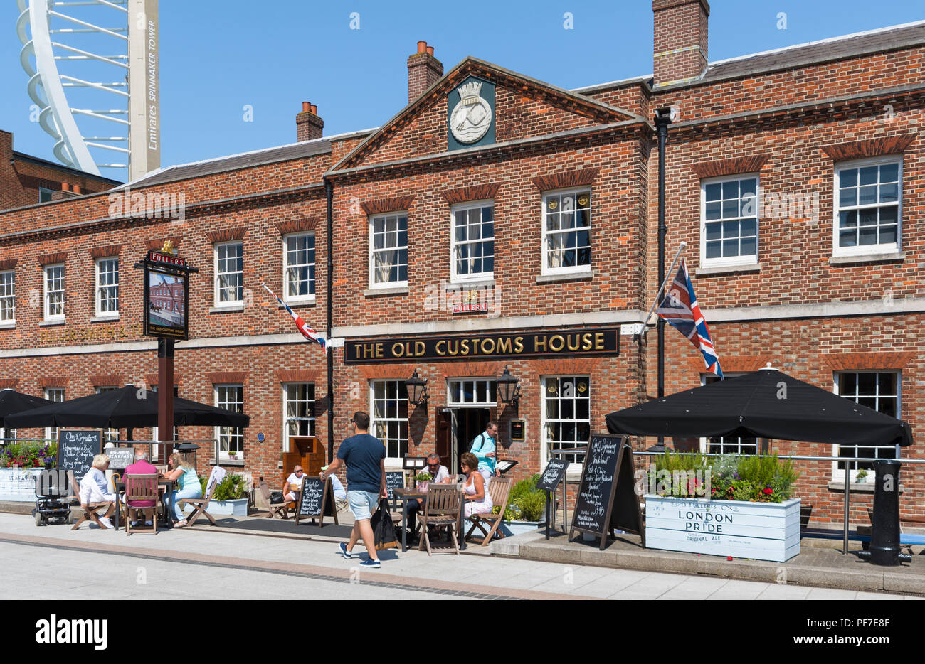 Das Old Customs House Pub in Gunwharf Guays, Portsmouth, Hampshire