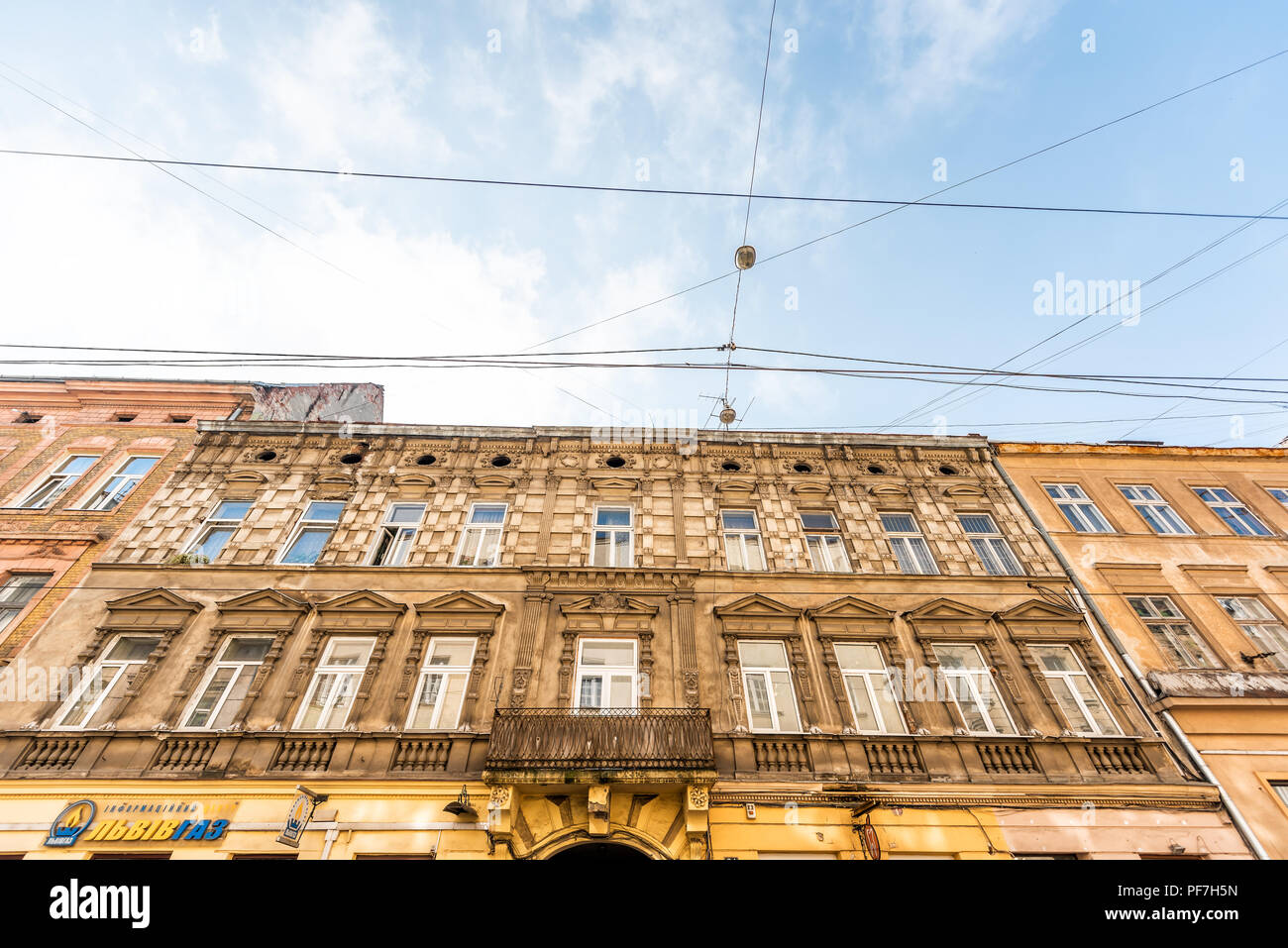 Lemberg, Ukraine - August 1, 2018: Außen Restaurant Cafe Gebäude im historischen Ukrainischen polnische Stadt in der Altstadt Architektur Detail im Sommer Tag, Stockfoto