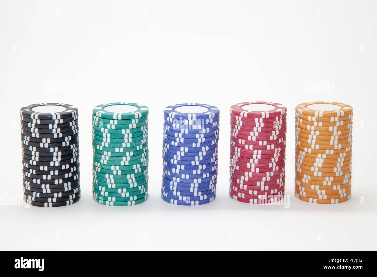 Fünf Farbe casino chips gestapelt Stockfoto