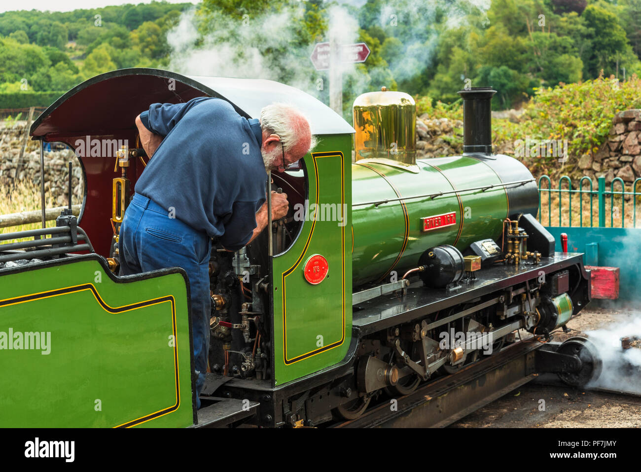 Dampflokomotive Fluss Irt auf drehsockel an Dalegarth Station auf dem Ravenglass und Eskdale Railway im Lake District. Stockfoto