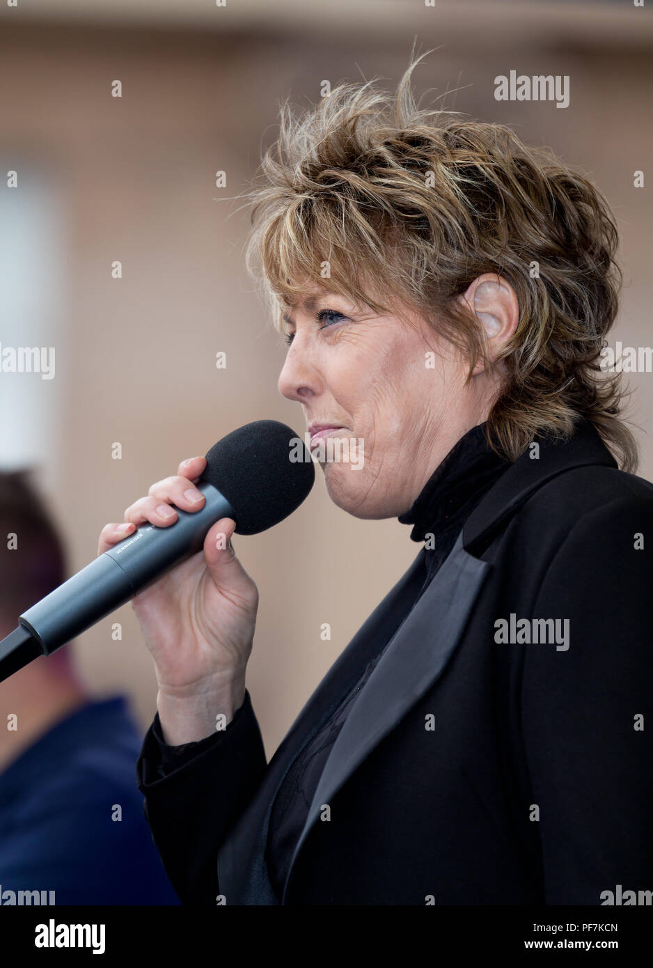 Katrina Katrina Leskanich (die Wellen) auf der Bühne im Jahr 2018 Chester Pride Festival und. Stockfoto
