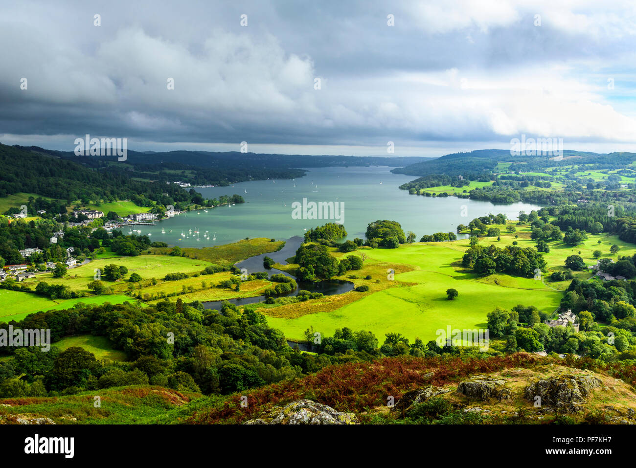 Windermere von Todd Crag, eine Schulter von Loughrigg fiel im Lake District Stockfoto