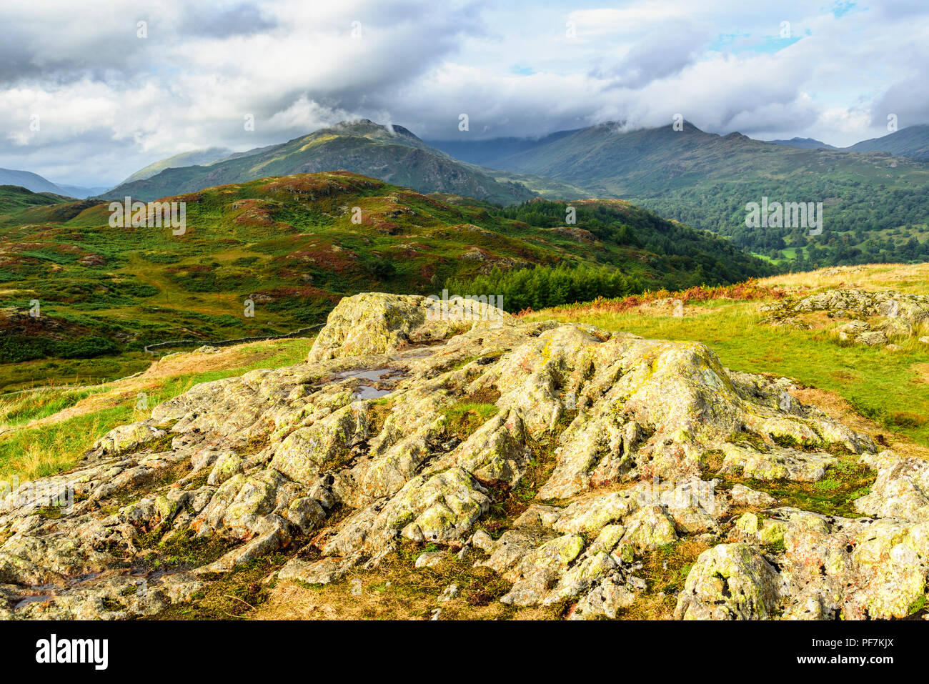 Das Fairfield Hufeisen von den Hängen des Loughrigg fiel im Lake District Stockfoto