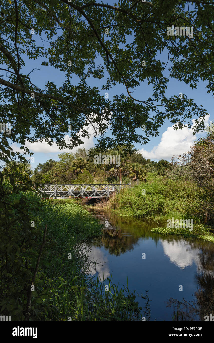 Malerische kleine River Bridge Stockfoto