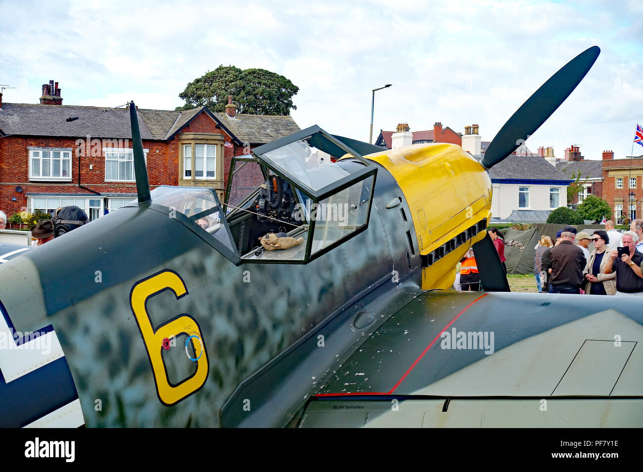 Voll ausgestattete Cockpit einer Replik Me 109 e an der Lytham 1940 Kriegszeit Nostalgie Wochenende Stockfoto