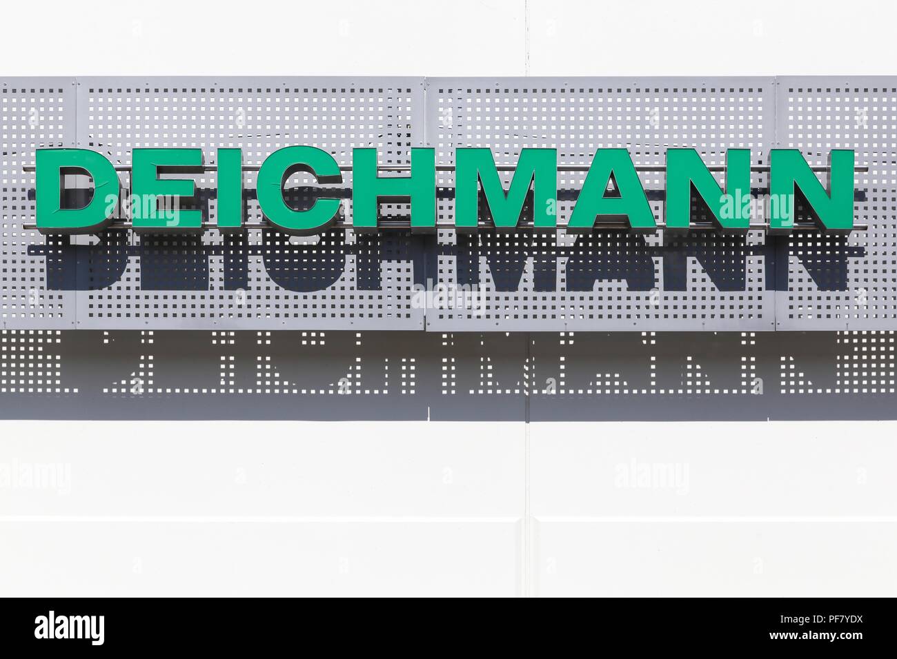 Randers, Dänemark - 5. Mai 2018: Deichmann Logo auf eine Wand. Deichmann ist ein großer deutscher Schuh- und Sportswear retail Kette Stockfoto