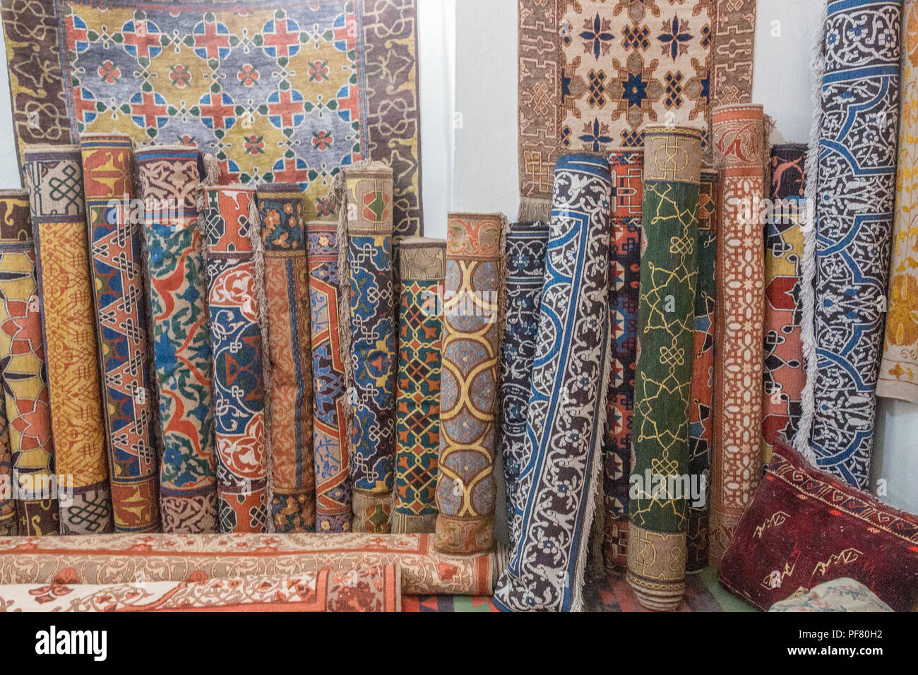 Traditionelle Teppiche in einer Werkstatt in Chiwa Usbekistan,  Seidenstraße, Zentralasien Stockfotografie - Alamy