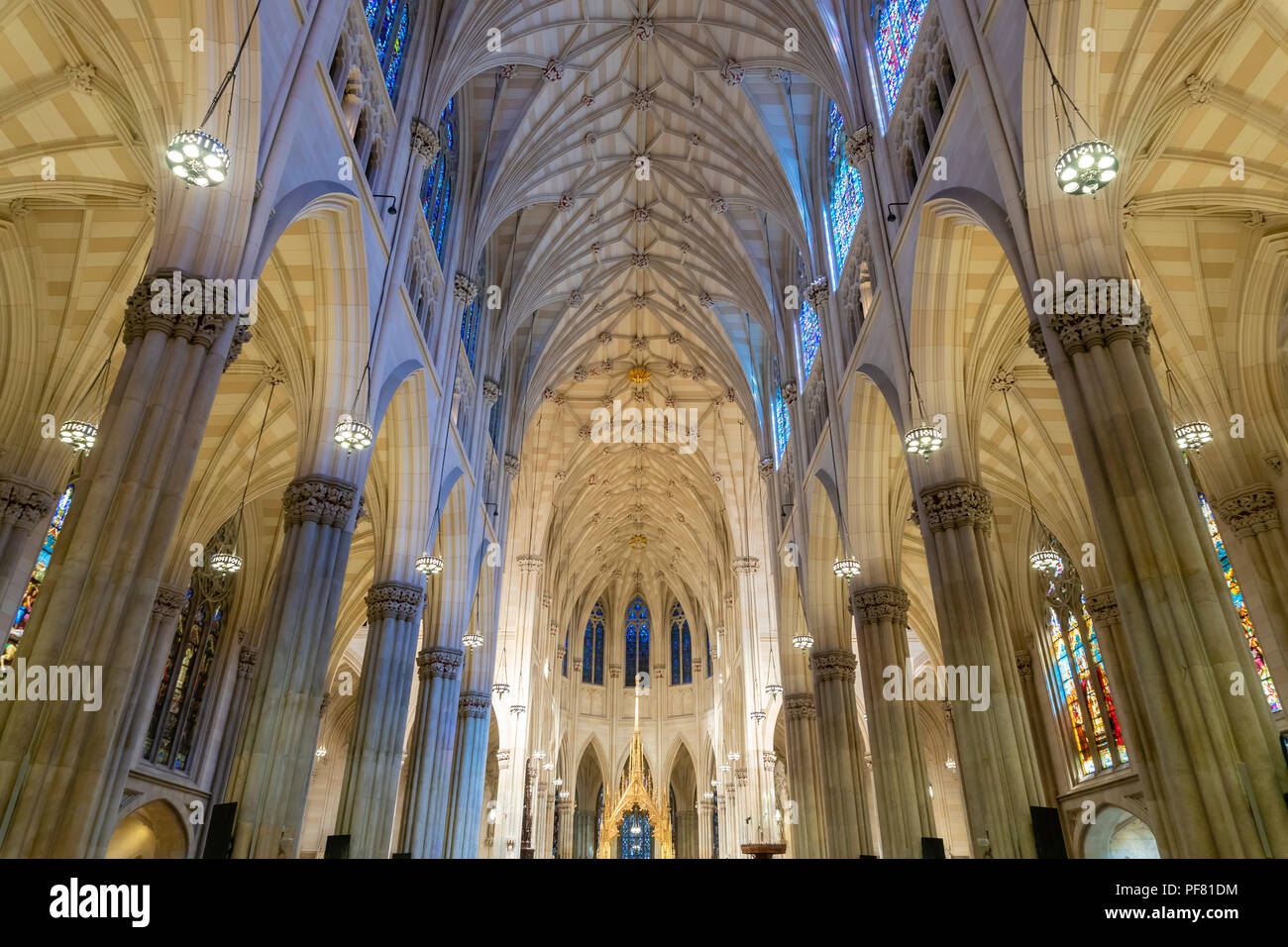 Innerhalb der St Patrick's Cathedral in New York City Stockfoto