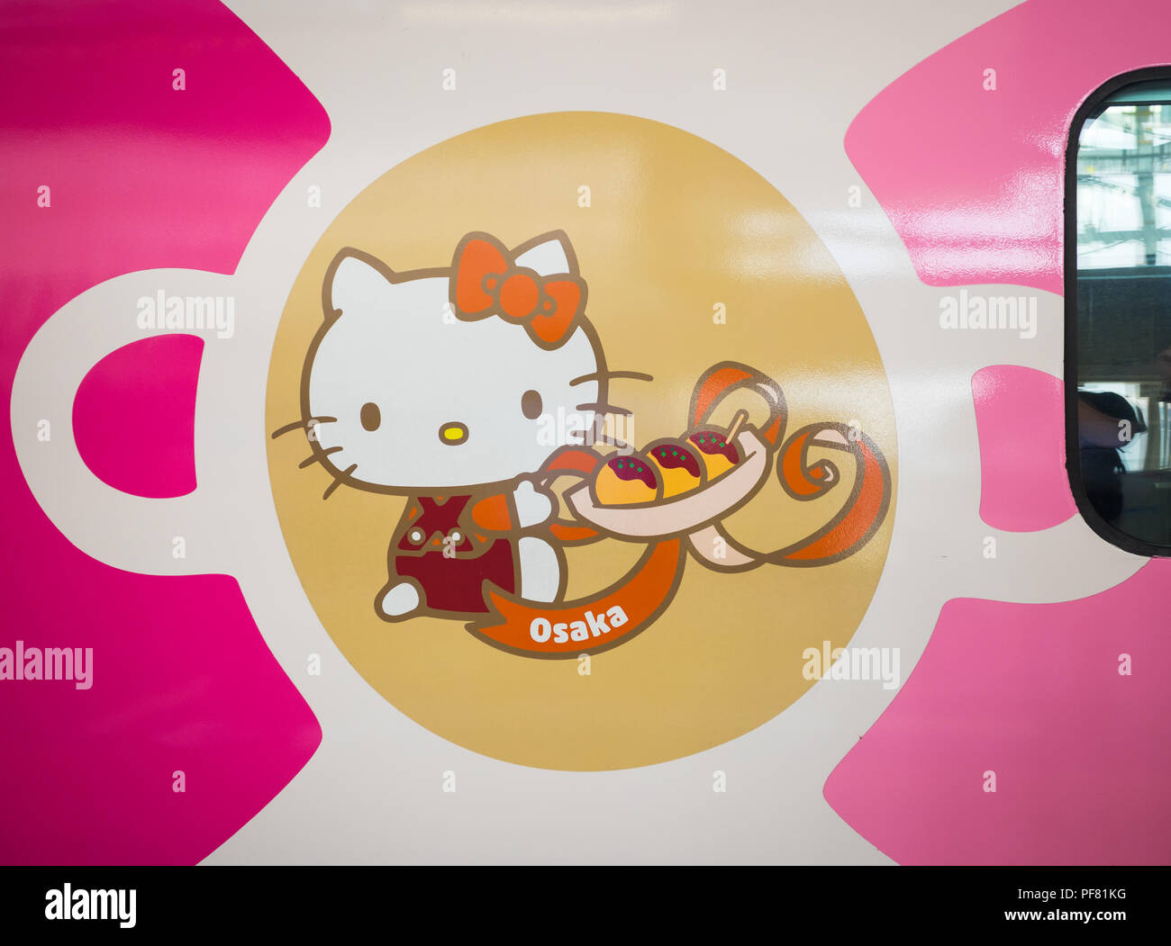 Das Äußere des Hello Kitty Hello Kitty Shinkansen (Hochgeschwindigkeitszug), welcher Service in Western Japan im Jahr 2018 gestartet. Stockfoto