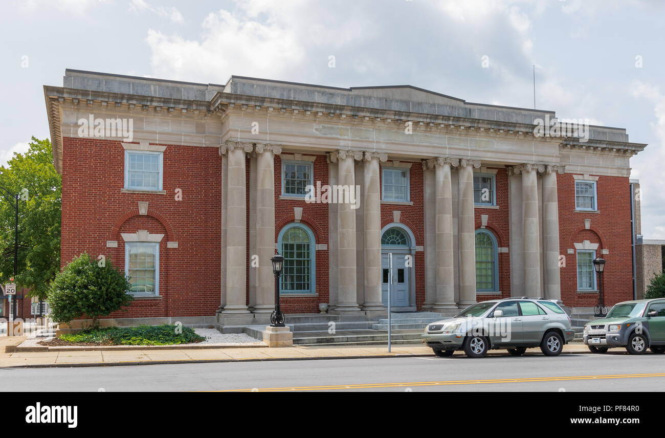 HICKORY, NC, USA-19 Aug. 2018: Ursprünglich die US-Post, das Gebäude ist jetzt als Büros für andere Bundesstellen dient. Stockfoto