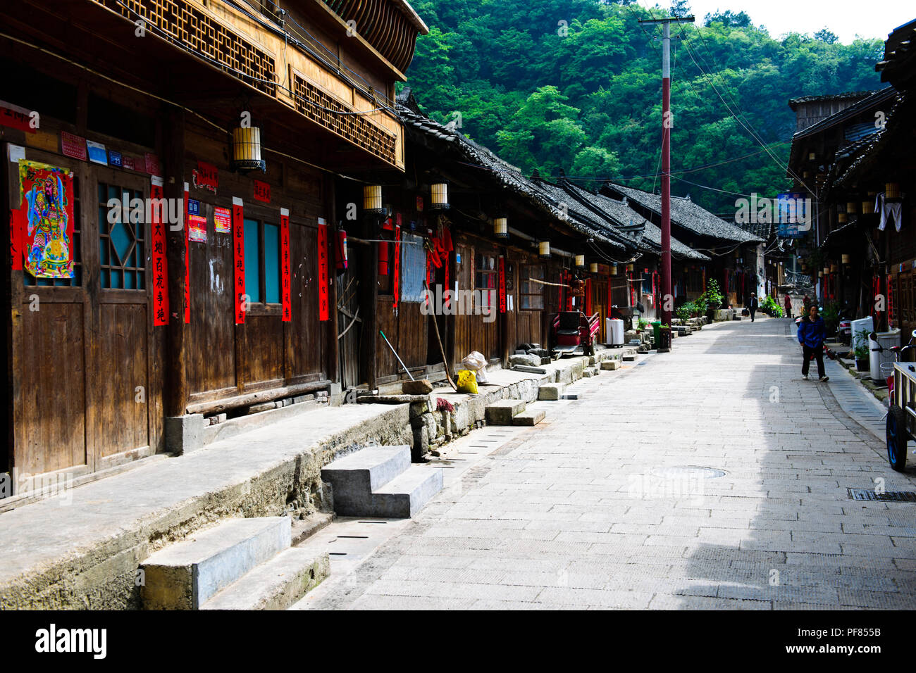 Handwerk, Imbroidery sowie Papier, Dorfleben, alte Häuser, Quingman Shiqiao Miao Miao Dorf, Dorf, Guizhou, VR China, Volksrepublik China, China Stockfoto